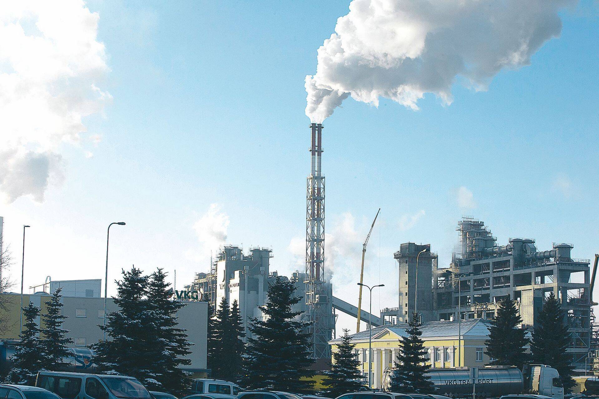 Перспективы развития этого региона можно выстраивать по многим вариантам, но гарантийные условия реализации любого из них на ближайшие три десятилетия предстоит базировать на химико-энергетических сланцевых производствах.