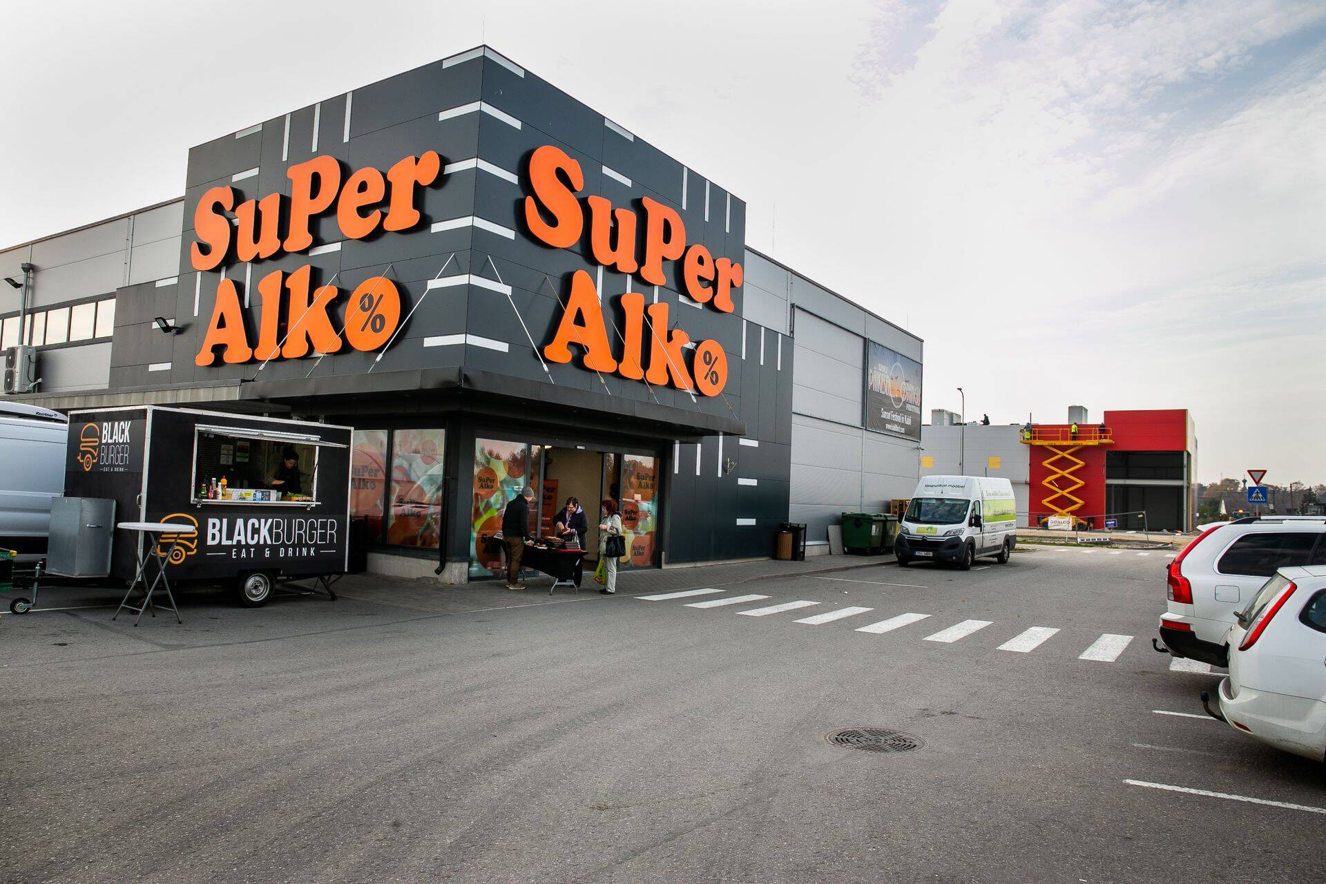 SuperAlko Läti juht: piiripoodidest ostetakse üha enam tubakatooteid