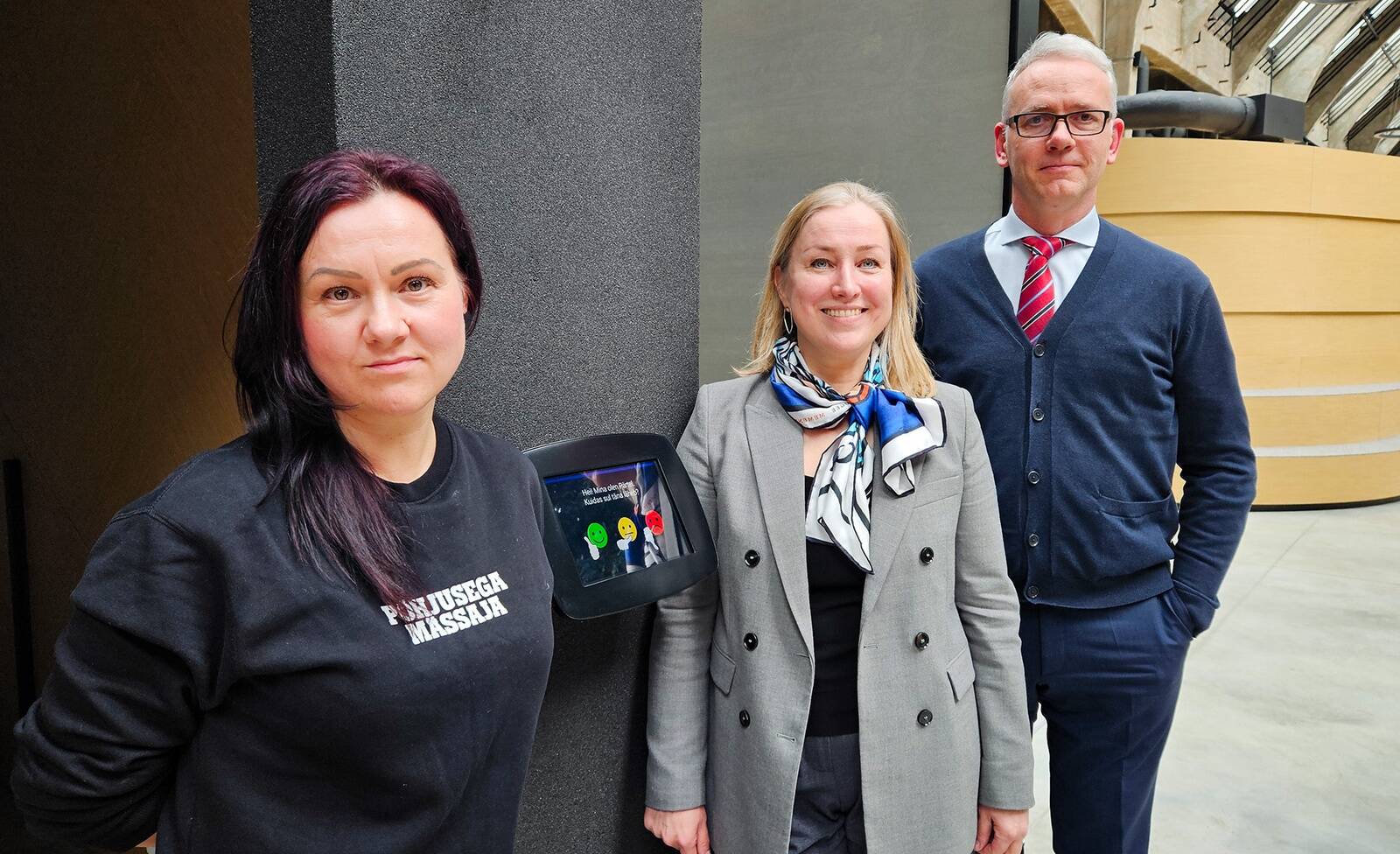 Tele2 Eesti klienditoe juht Kadi Hoffart, Ülemiste keskuse turunduse ja vastutustundliku ettevõtluse valdkonnajuht Tiia Nõmm ja Trendline juht Eero Palm.