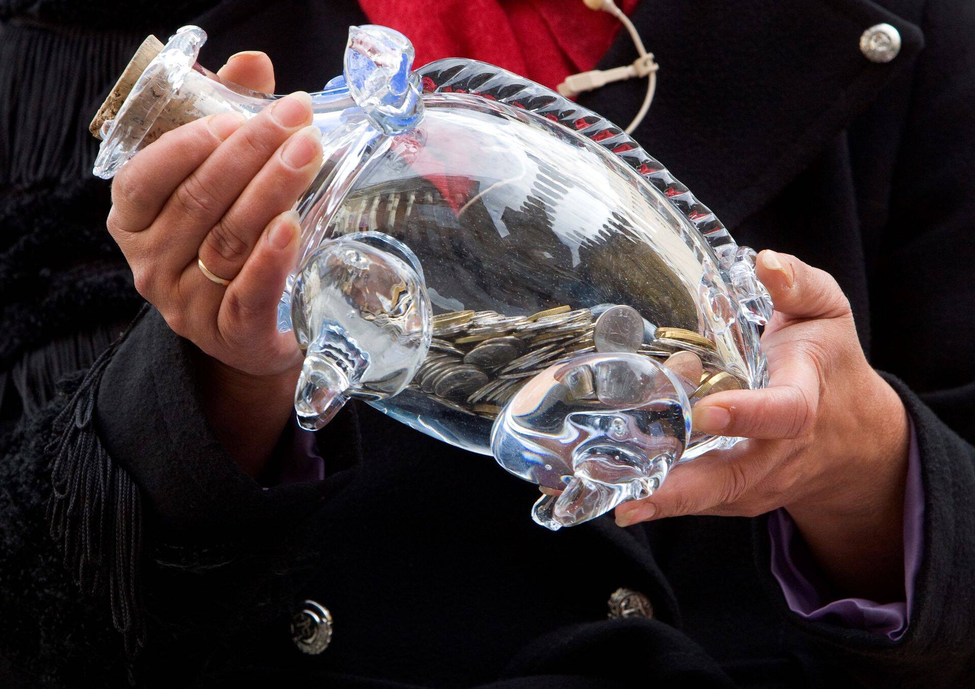 Rahapõrsas hakkas läbi paistma rohkem.