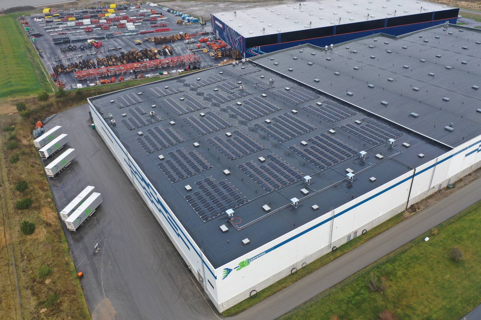 Energiat toodavad logistikakeskuse katusel asuvad 1280 päikesepaneeli.