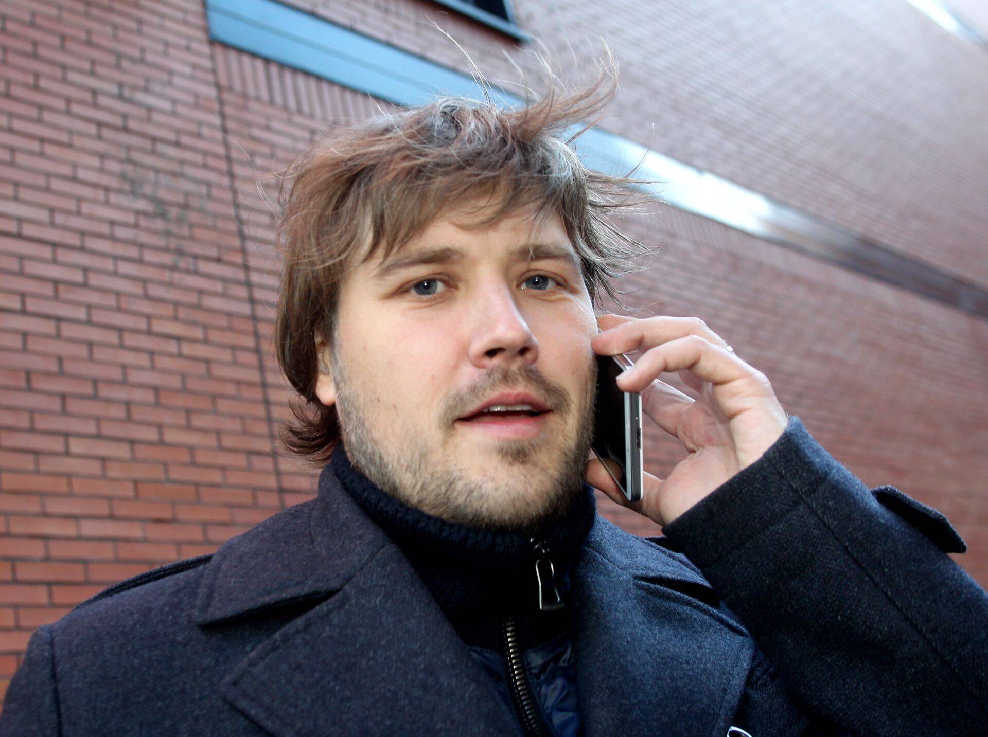 Portaali geenius.ee kaasasutaja Henrik Roonemaa sõnul oleks nutimaailmas tõeline innovatsioon see, kui suhtlemisvõimaluse pakkumise asemel aitaks kaasaskantav seade inimesi elus hoida.