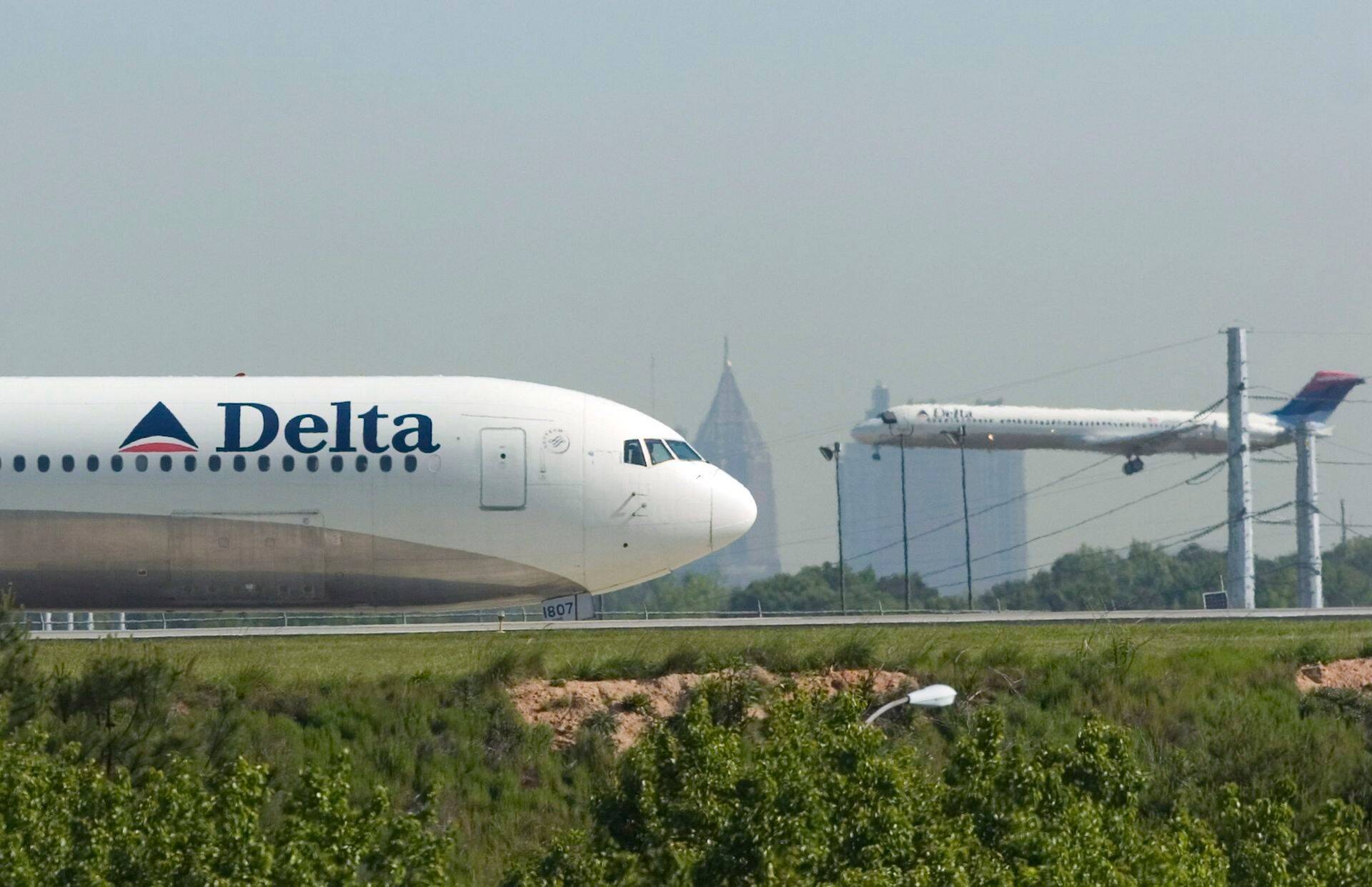 Ameerika neli suuremat lennufirmat on ainuüksi kütuse odavnemiselt aasta kolme esimese kuuga 3,4 miljardit dollarit kokku hoidnud.