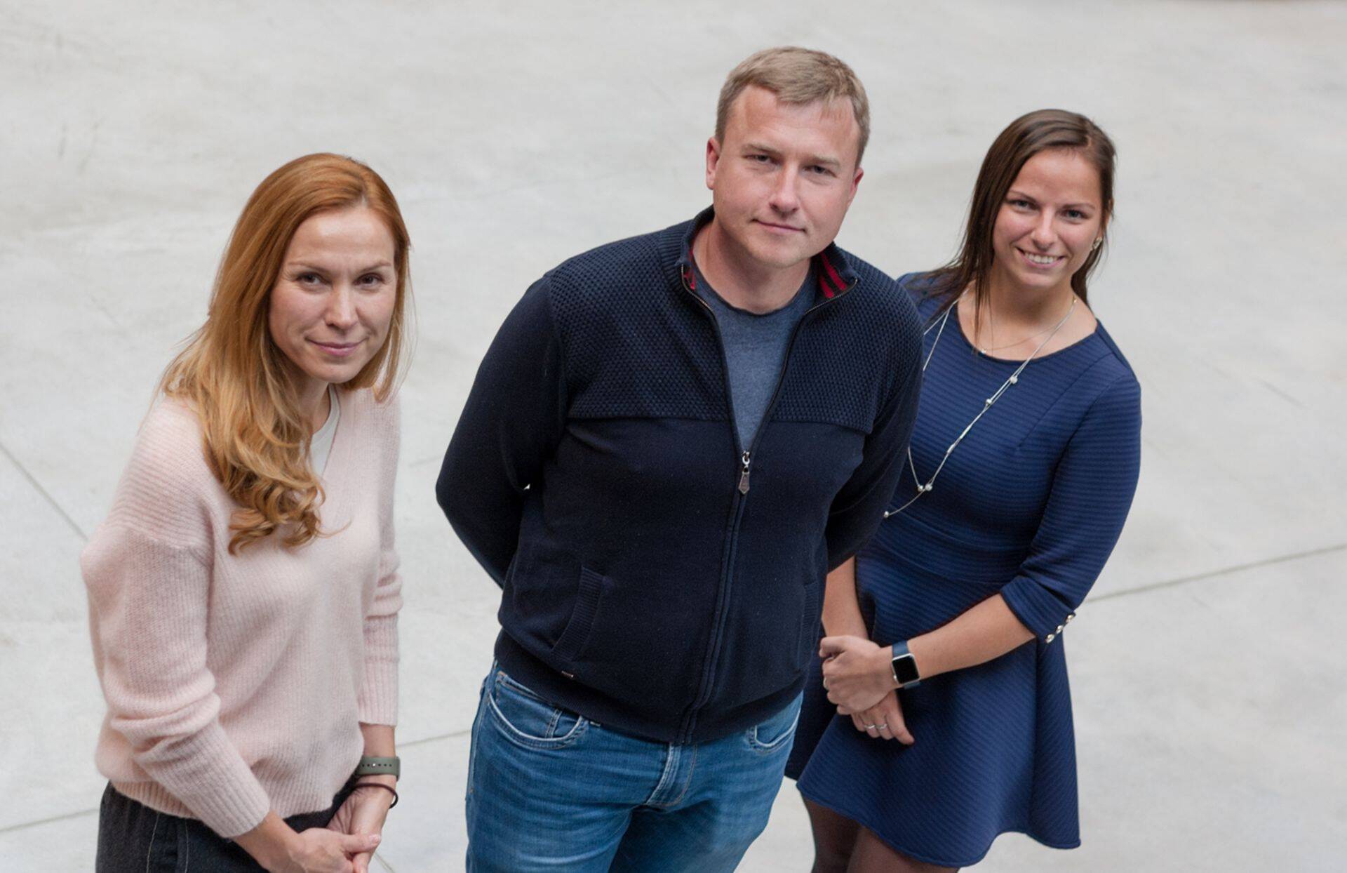 Helmese personalijuht Kaire Kaljuste, ärisuuna juht Priit Siilaberg ja tarkvaraanalüütik Kertrud Järg