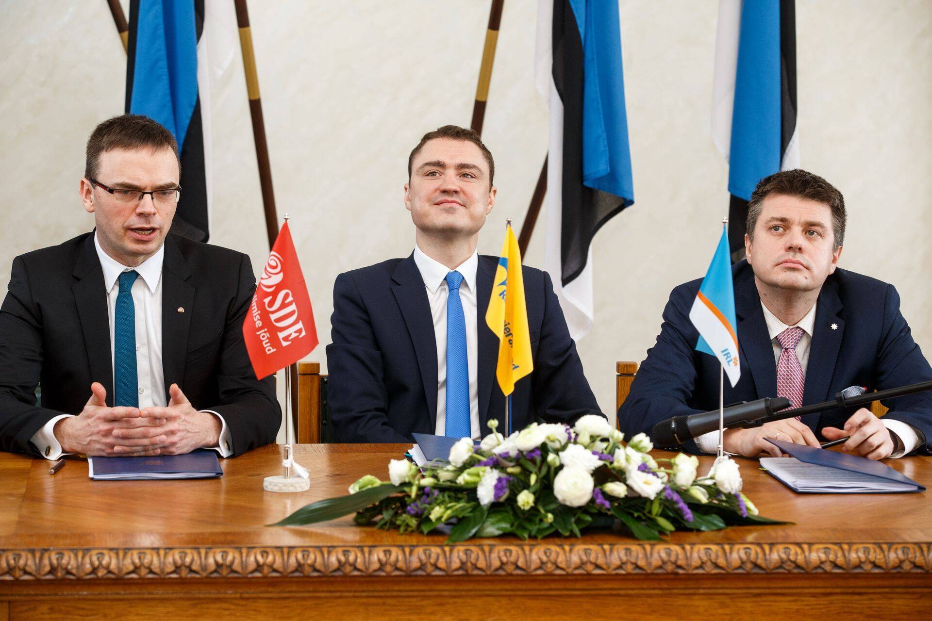 Неудачный «медовый месяц» коалиции