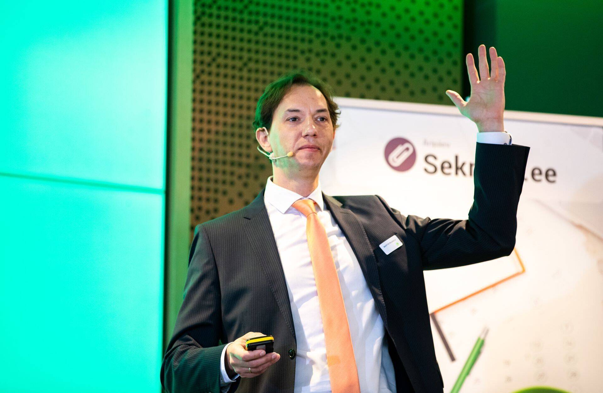 Motichecki juht Martin Rajasalu tõdes tänavusel Äripäeva Sekretäride Päeval, et enamik ettevõtteid ei tunne iga päev huvi, kuidas möödub töötajate päev ja kuidas nad end tööelus tunnevad.