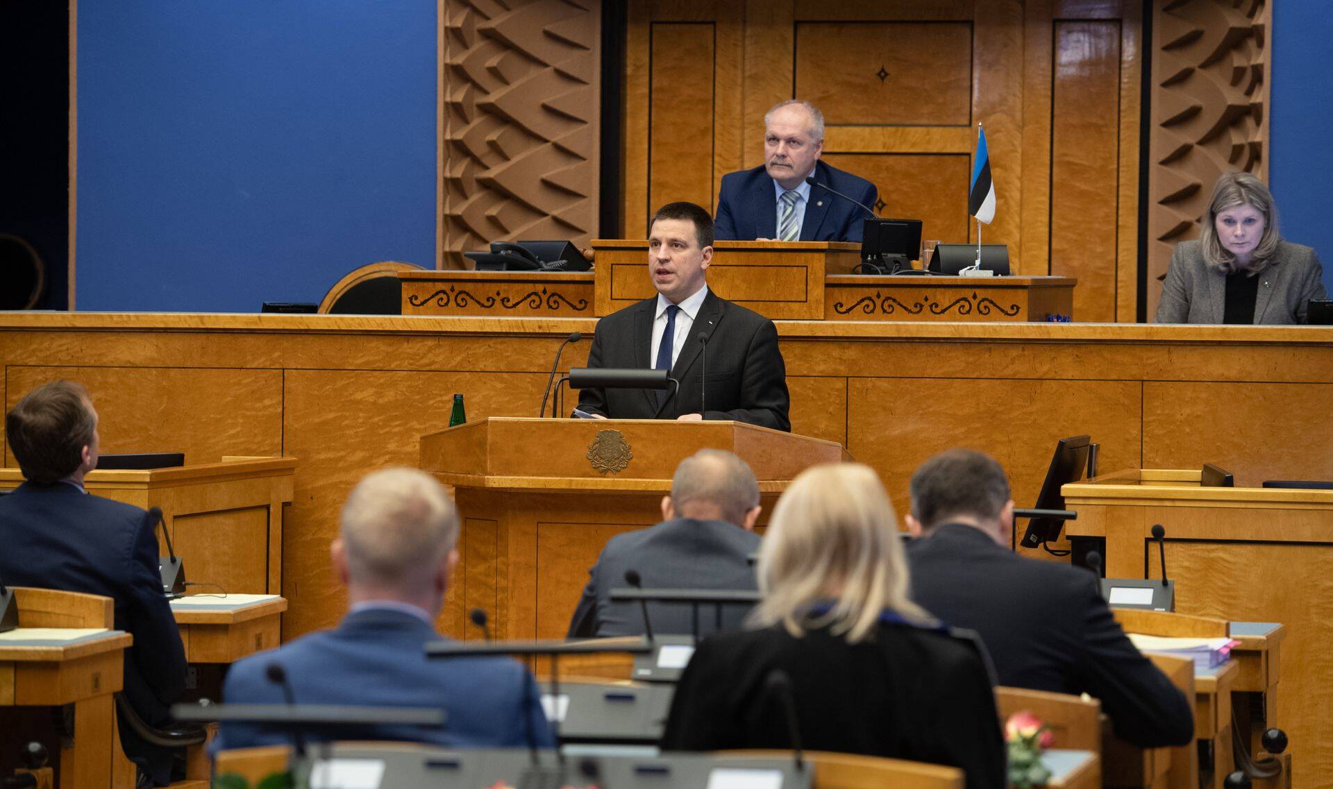 Премьер-министр Юри Ратас сказал, что каранин оплачивается как больничный.