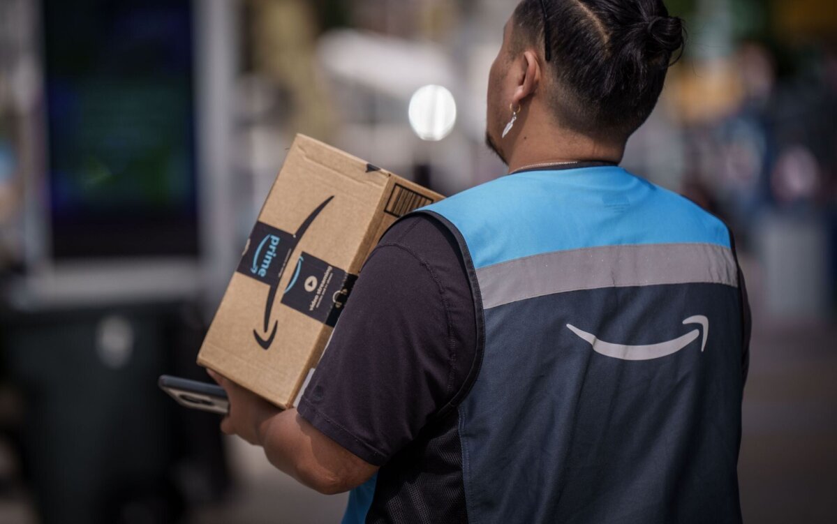 Amazon to Add 250,000 Jobs for US Holiday Shopping Season, Bucking Declining Retail Trends