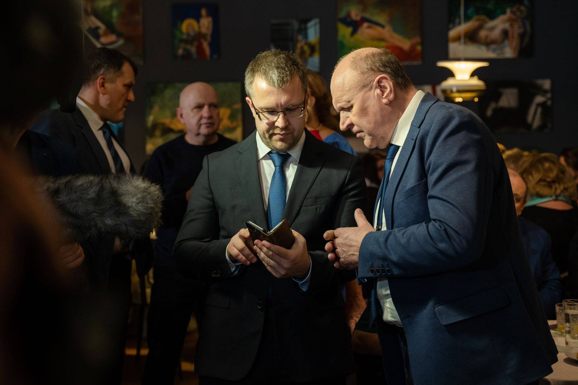 Helme sõnul oleks sotsidel mõistlik tegeleda sisekaemusega ja jääda opositsiooni.