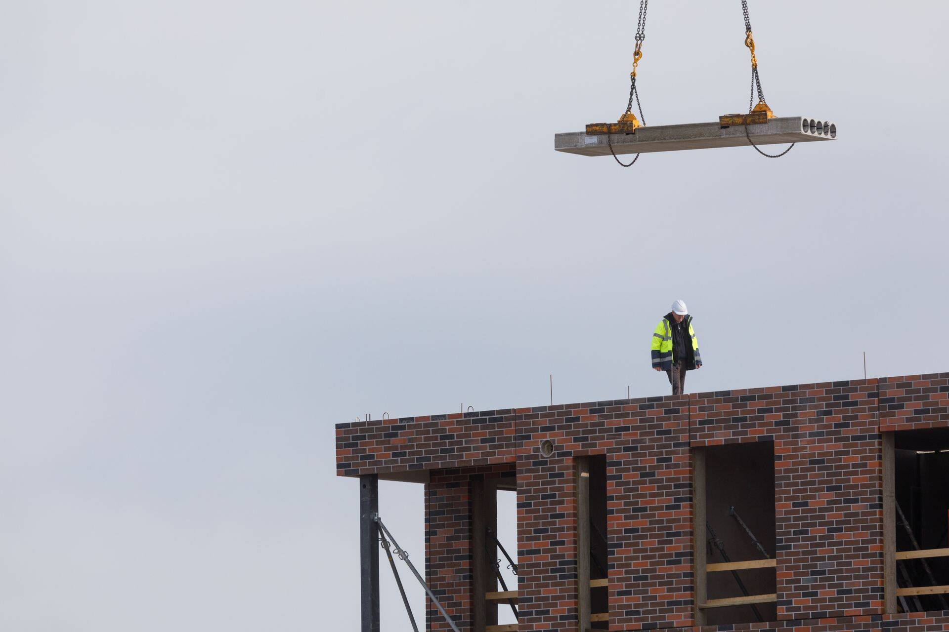 Veel eelmisel kevadel oli valdavalt soomlaste raha paigutav fond KJK Merko suuruselt teine omanik ligi 10 miljoni euro suuruse rahapaigutusega. Nüüdseks on fond Eesti ehitusettevõtte hüljanud.