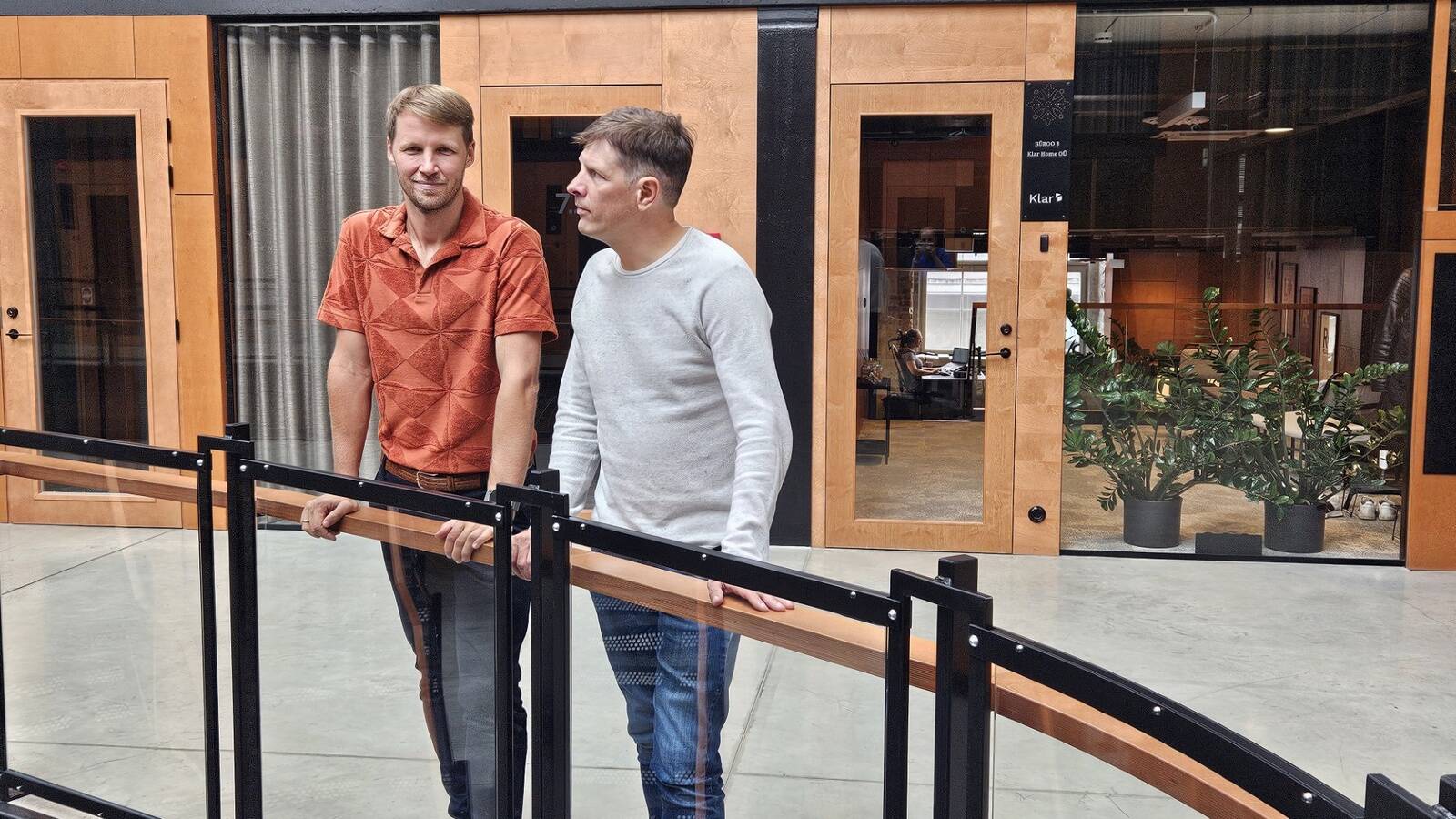 Iduettevõtte Saxby asutaja ja LinkedIni ekspert Taavi Lindmaa ning saatejuht Priit Kallas Dreamgrowst