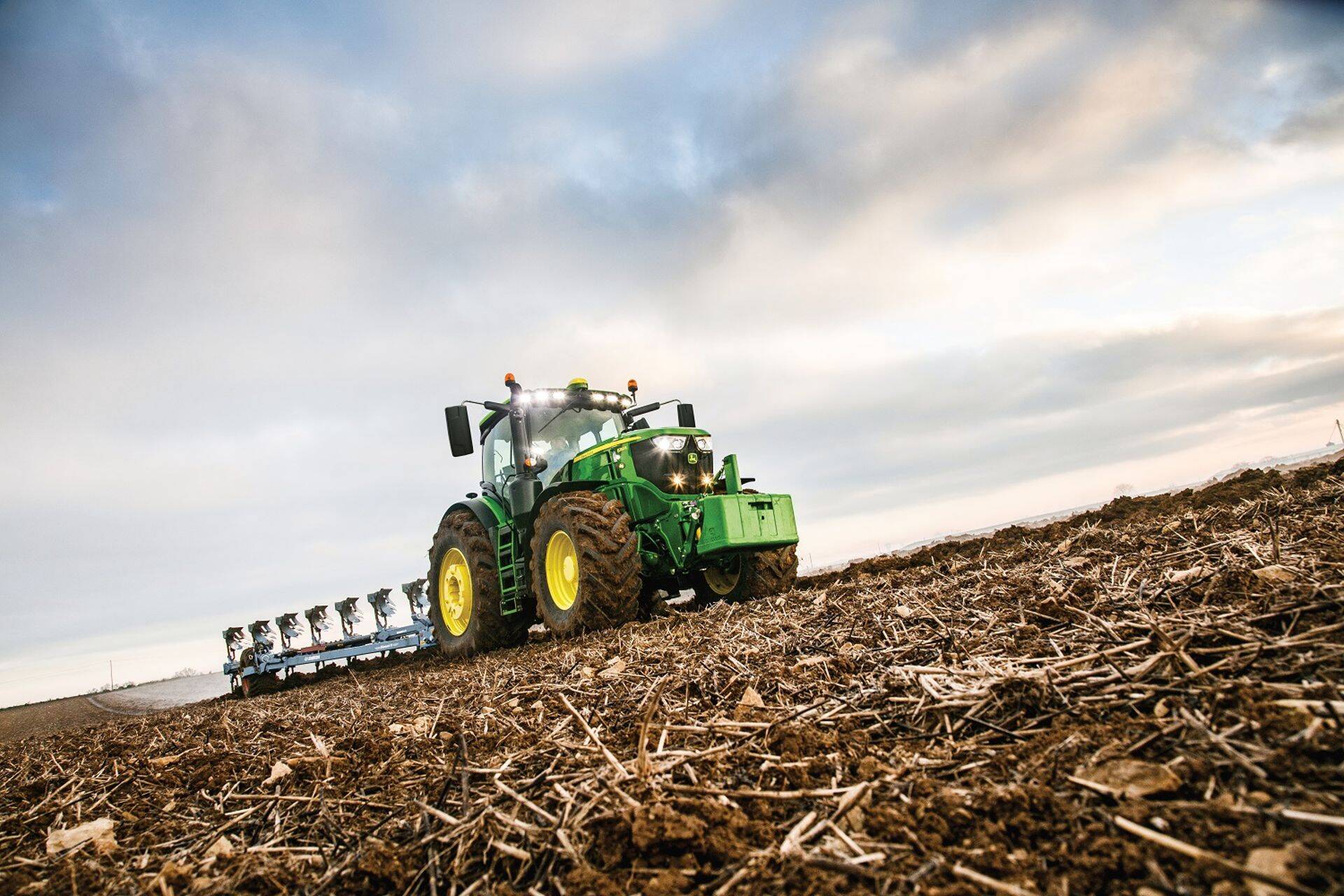 Kaks uut John Deere mudelit jõudsid Eestisse