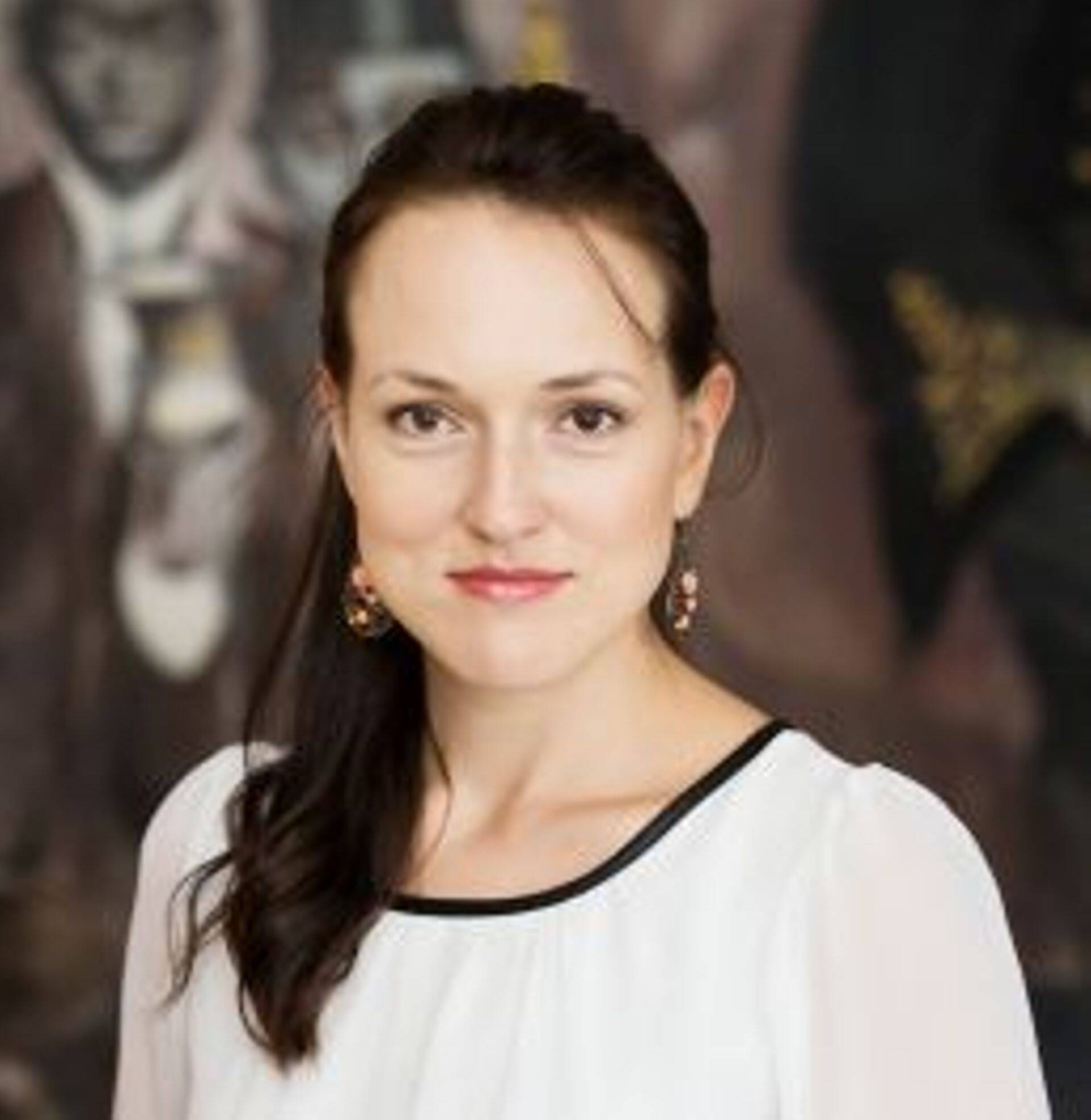 Kuukirjade Oma Maja, Sisustaja ja Gentleman toimetaja Elen Luht