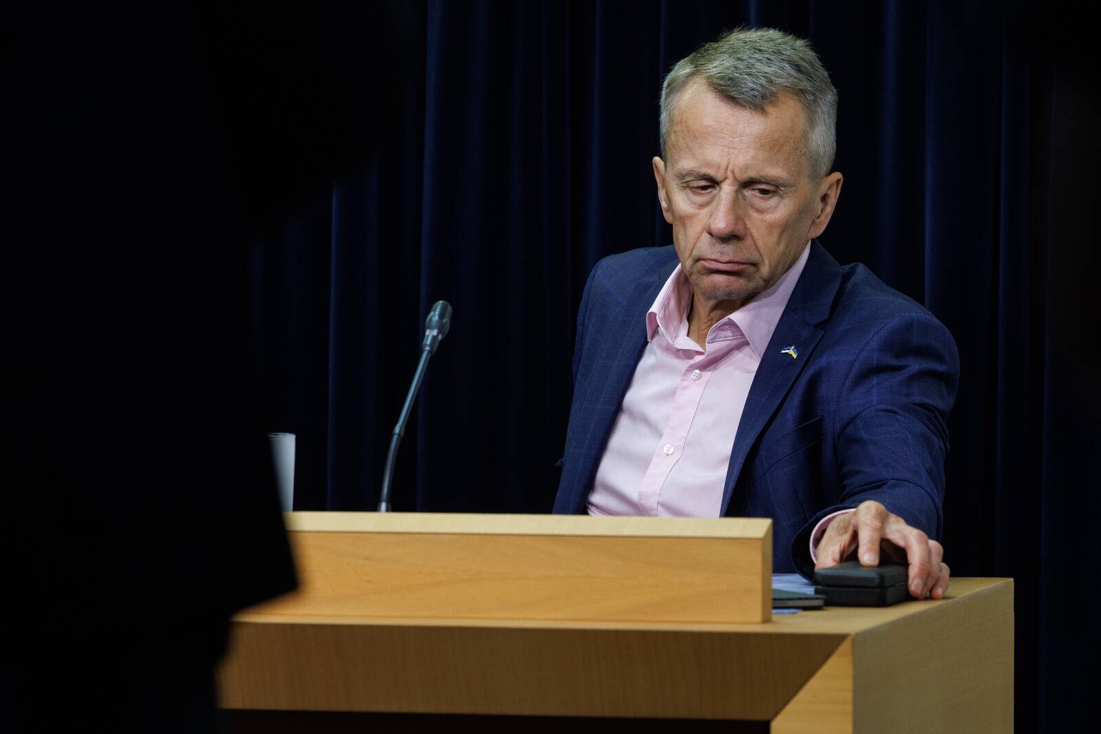 Rahandusminister Jürgen Ligi valitsuse pressikonverentsil.