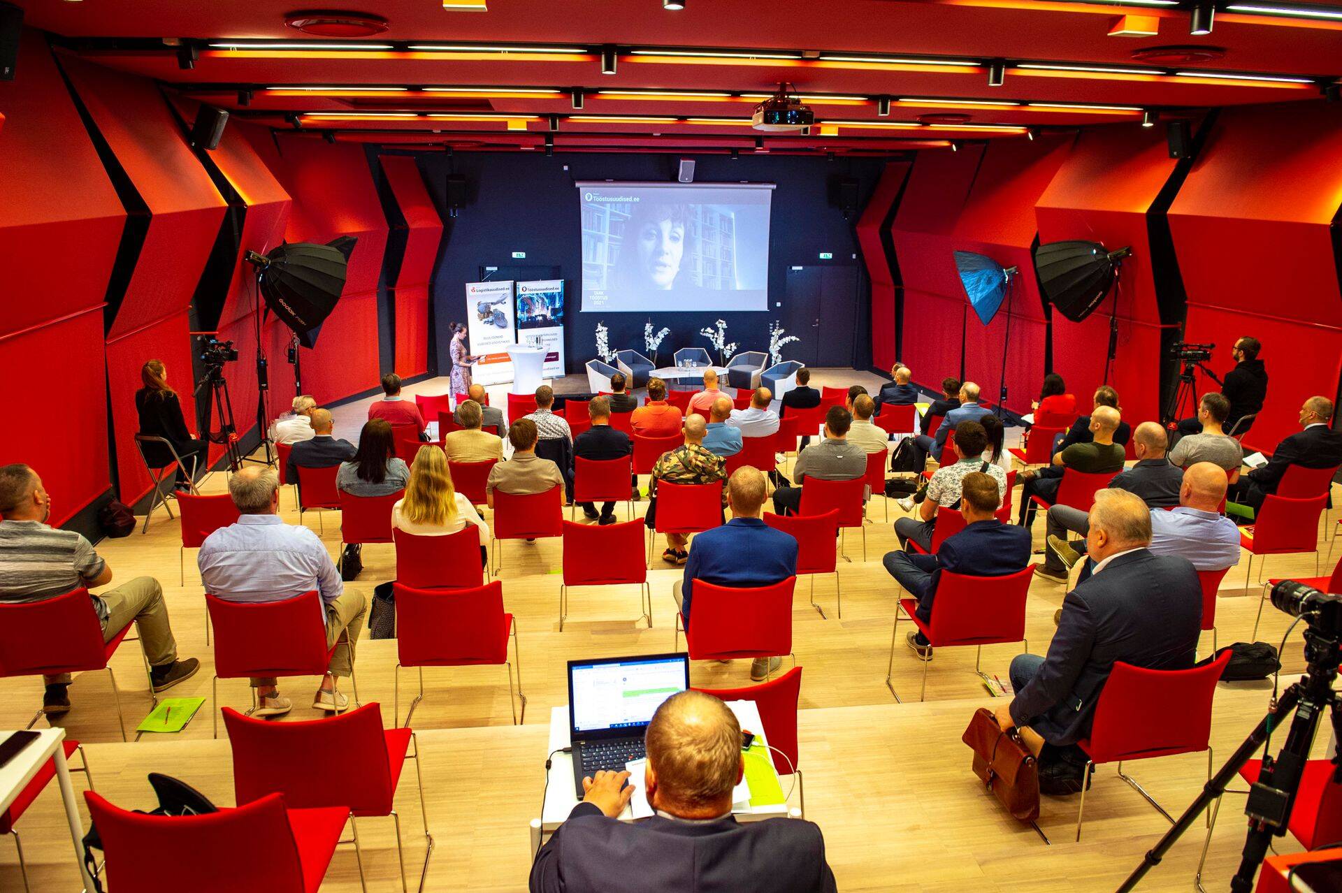 Konverentsi Tark Tööstus 2021 jälgib veebis ja saalis üle 100 osaleja.