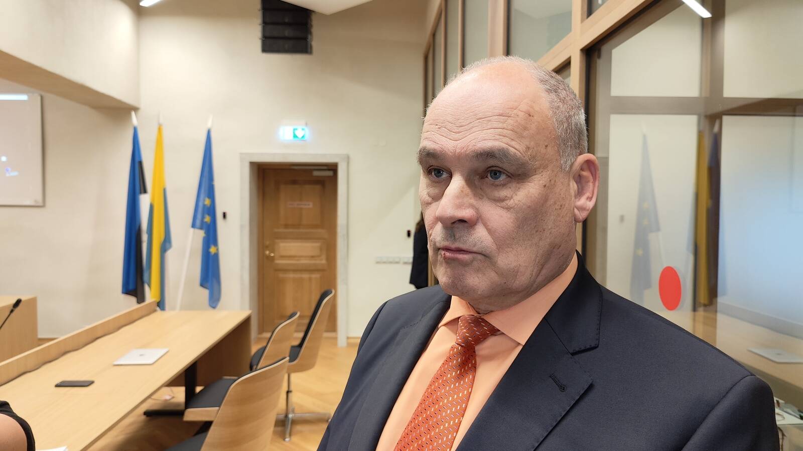 Яан Тоотс заявил, что будет баллотироваться на муниципальных выборах в Нарве и зарегистрируется жителем города, когда достроят дом, в котором он купил квартиру.