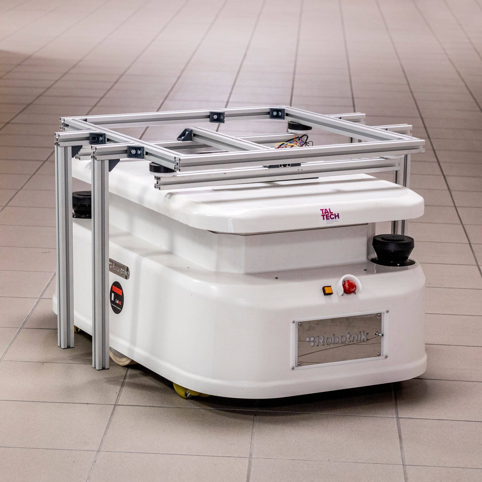 Tehnikaülikooli teadlaste väljatöötatud Kulinaaria tootmislogistika robot.
