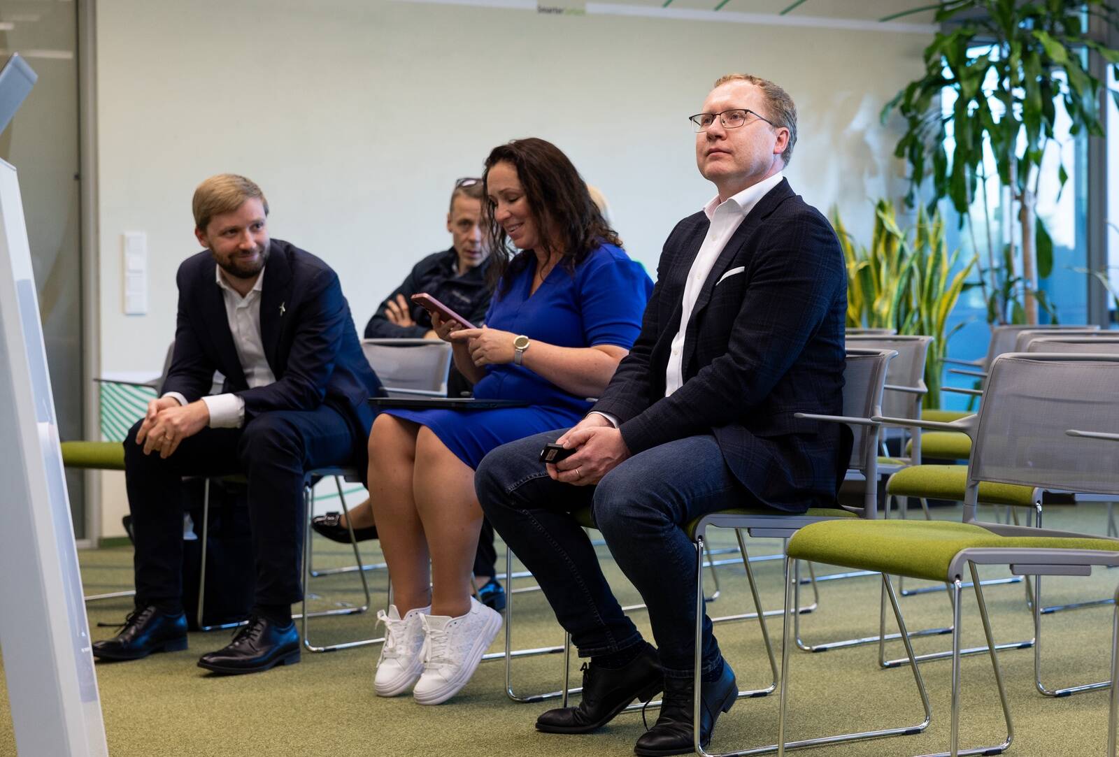 Viimane Enefit Greeni aktsionäride koosolek. Vasakult ENefit Greeni juht Juhan Aguraijuja, keskel Eesti Energia finansjuht Marlen Tamm ning paremal Eesti Energia juht Andrus Durejko.