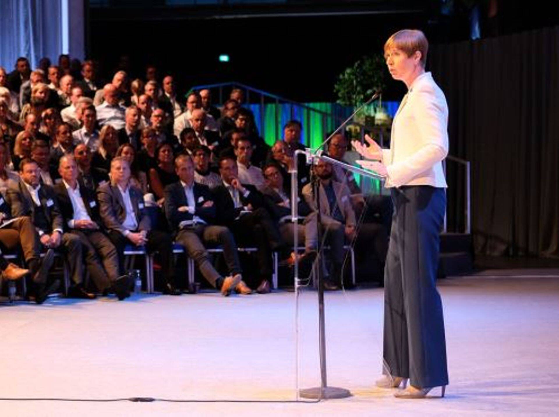 President Kersti Kaljulaid esinemas Göteborgis Volvo tippjuhtidele.