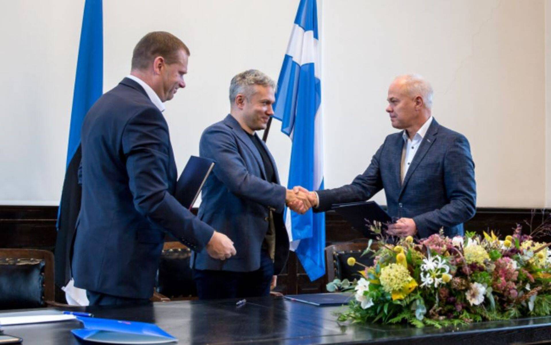 28. oktoober 2021. Pärnu sillakoalitsioon on sündinud: Romek Kosenkranius (VL Pärnu Ühendab), Andrei Korobeinik (Keskerakond) ja Toomas Kivimägi (Reformierakond).