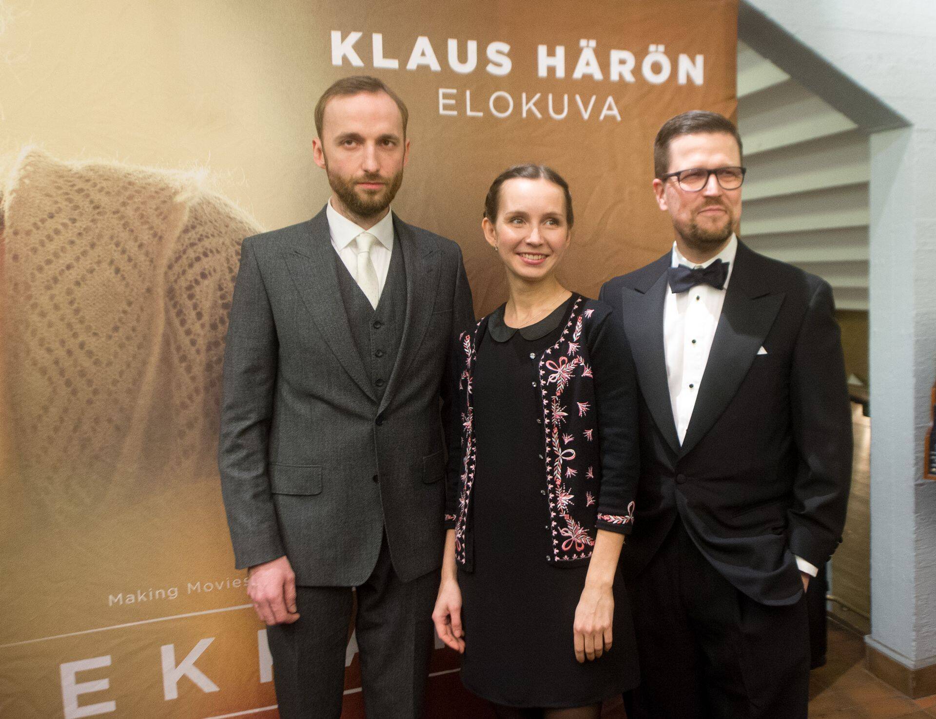 Filmi "Vehkleja" esilinastus Helsingi kinos Maxim. Näitlejad Märt Avandi ja Ursula Ratasepp ning režissöör Klaus Härö.