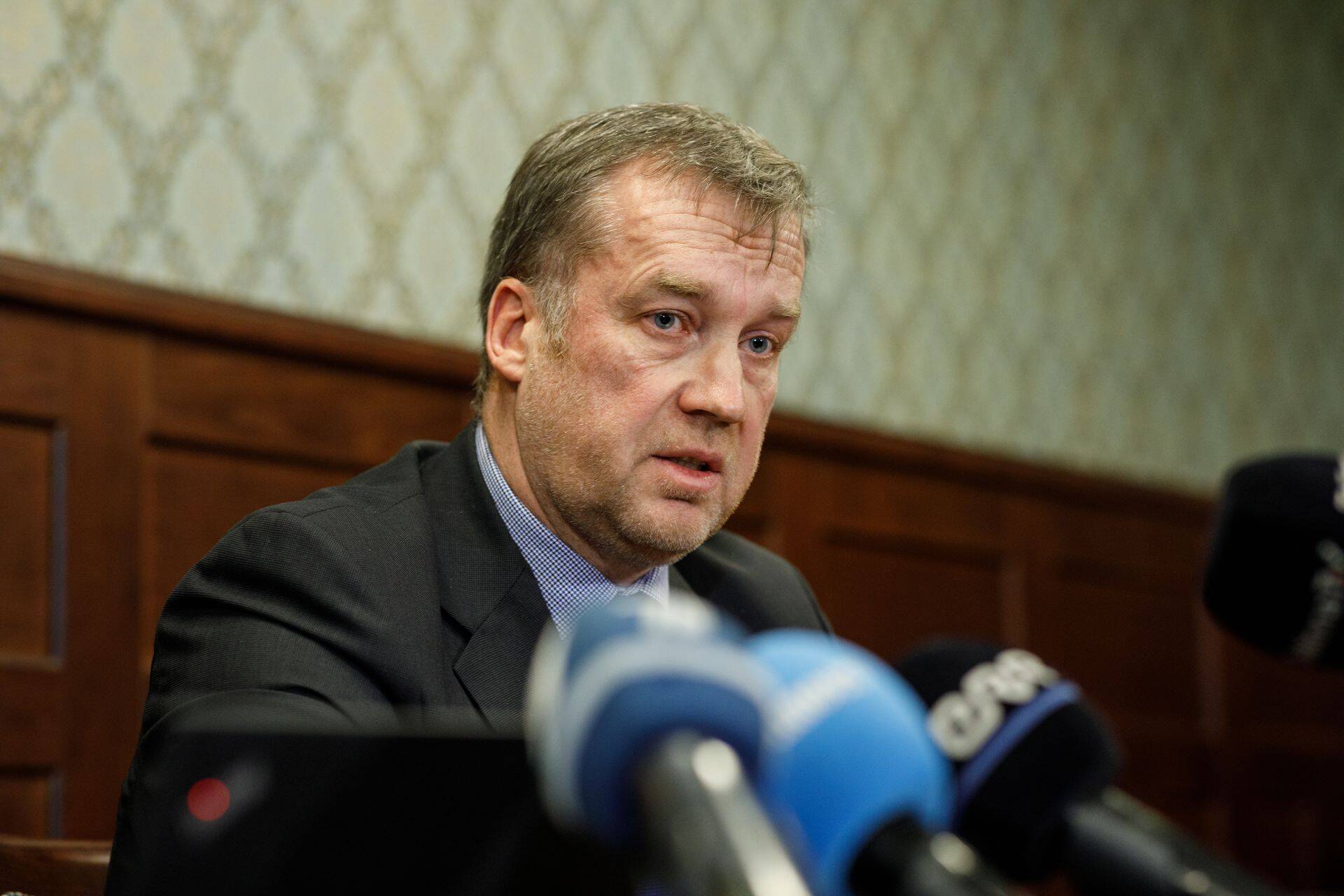 Keskkriminaalpolitsei juht Aivar Alavere oli Kidjajevi rääkides veidi konkreetsem. “Juri Kidjajev divisjoni juhina kinnitas regulatsioonid, mille alusel oleks rahapesu tõkestamine pidanud toimima,” ütles ta.