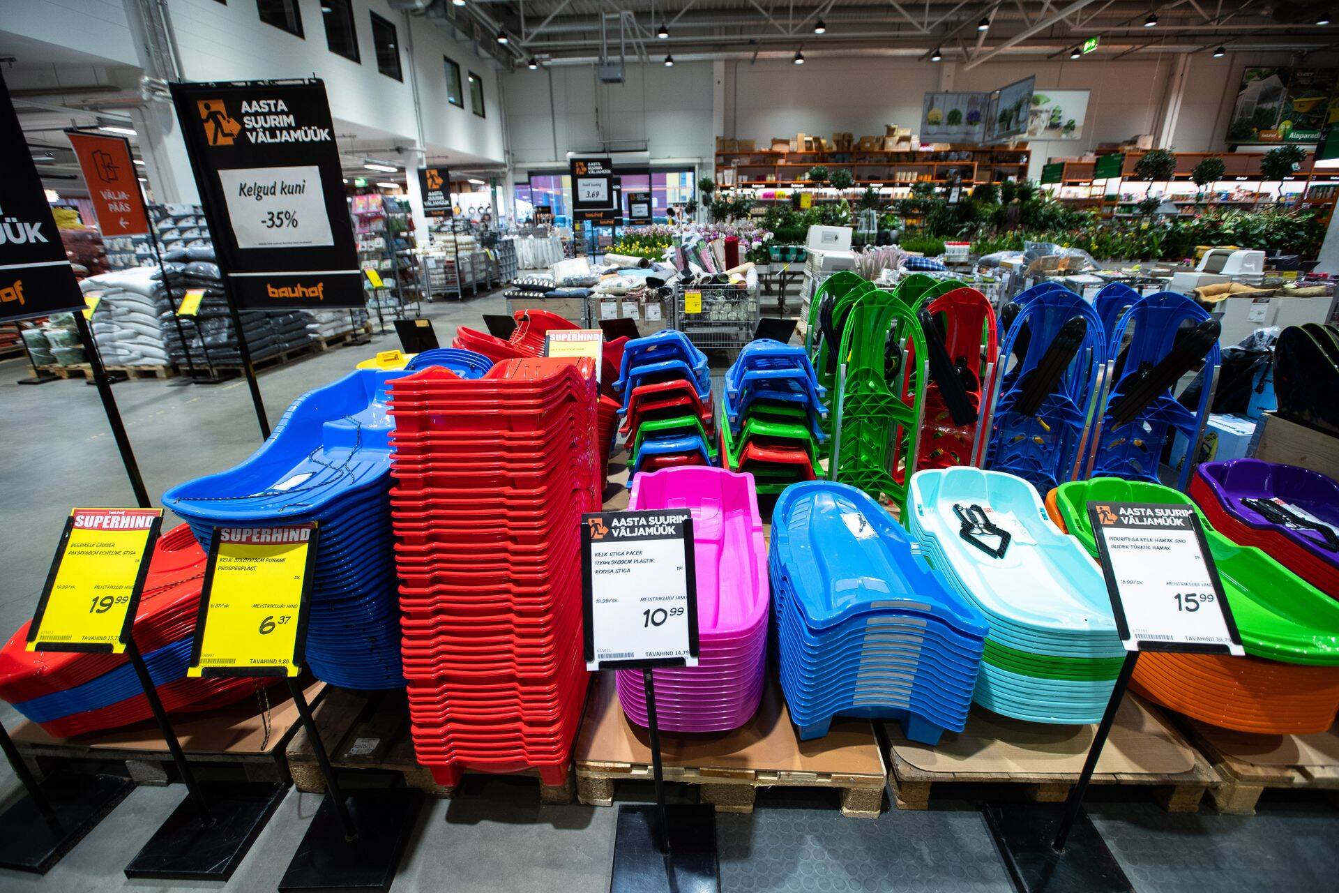 Talvekaupade müük sooja talve tõttu ei suju.