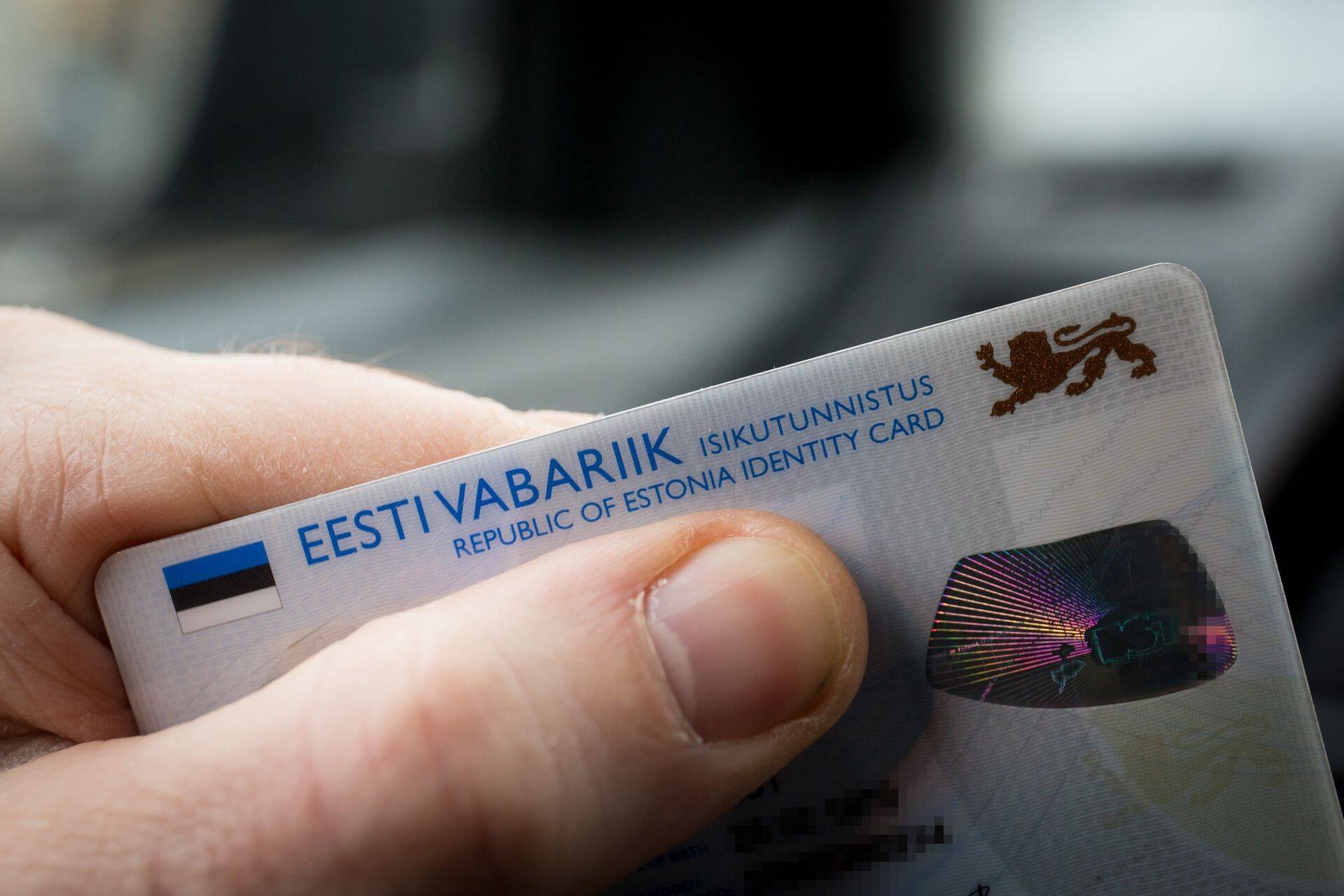 Pärast 2014. aasta oktoobrit väljastatud ID-kaartide sertifikaati saab uuendada kuni tuleva aasta 31. märtsini. Peale seda tuleb e-teenuste kasutamiseks endale uus kaart hankida.