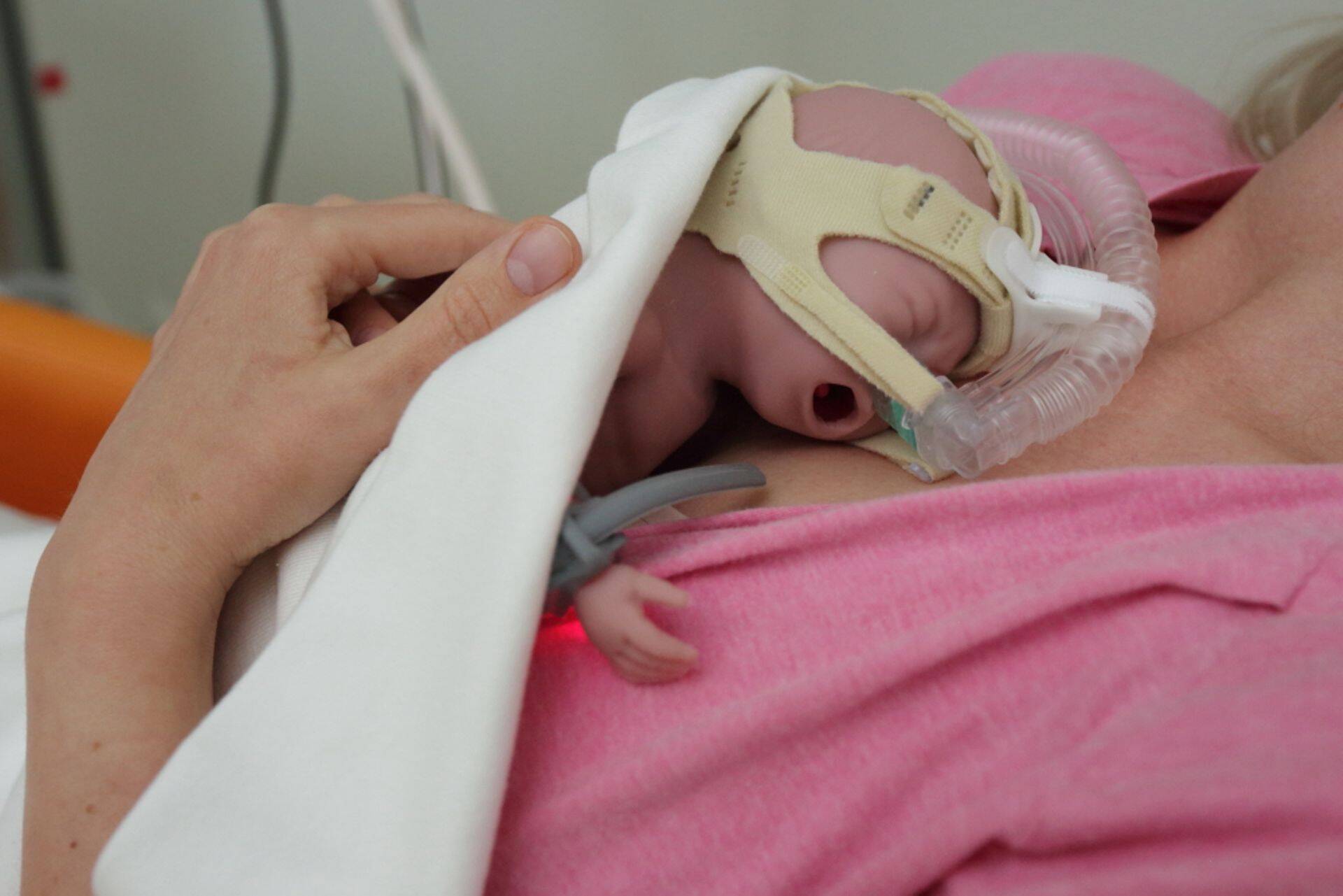 GALERII: Lääne-Tallinna Keskhaigla naistekliinik sai enneaegse vastsündinu simulaatori