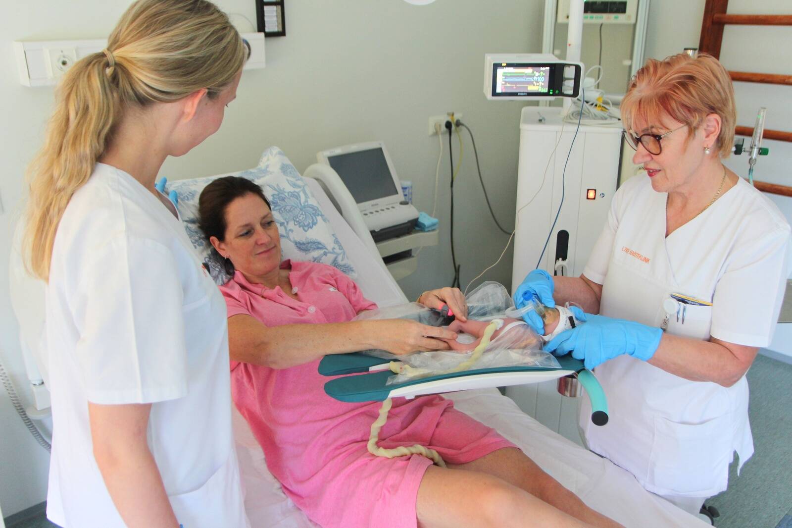Vastsündinu mobiilne stabiliseerimislaud Concord Birth Trolley.