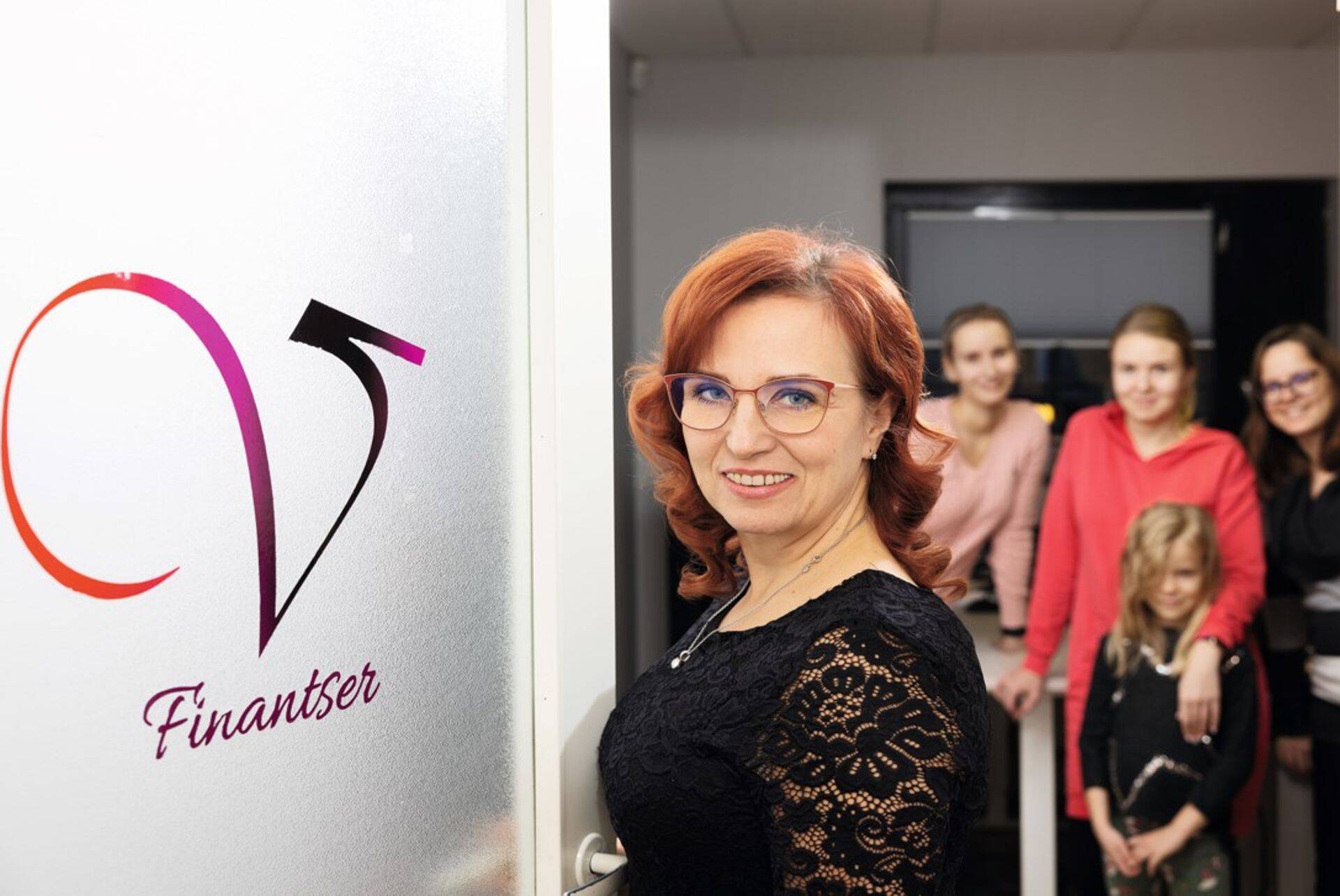 Virge Ratassepp tegeleb eraettevõtjana V. Finantser OÜ-s raamatupidamisega ning õpetab Keila Koolis gümnaasiumiõpilastele valikainena raamatupidamise algkursust. Ta kuulub Eesti Raamatupidajate Kogu juhatusse ning on juba kümme aastat olnud Keilas asuva lastehoiu omanik