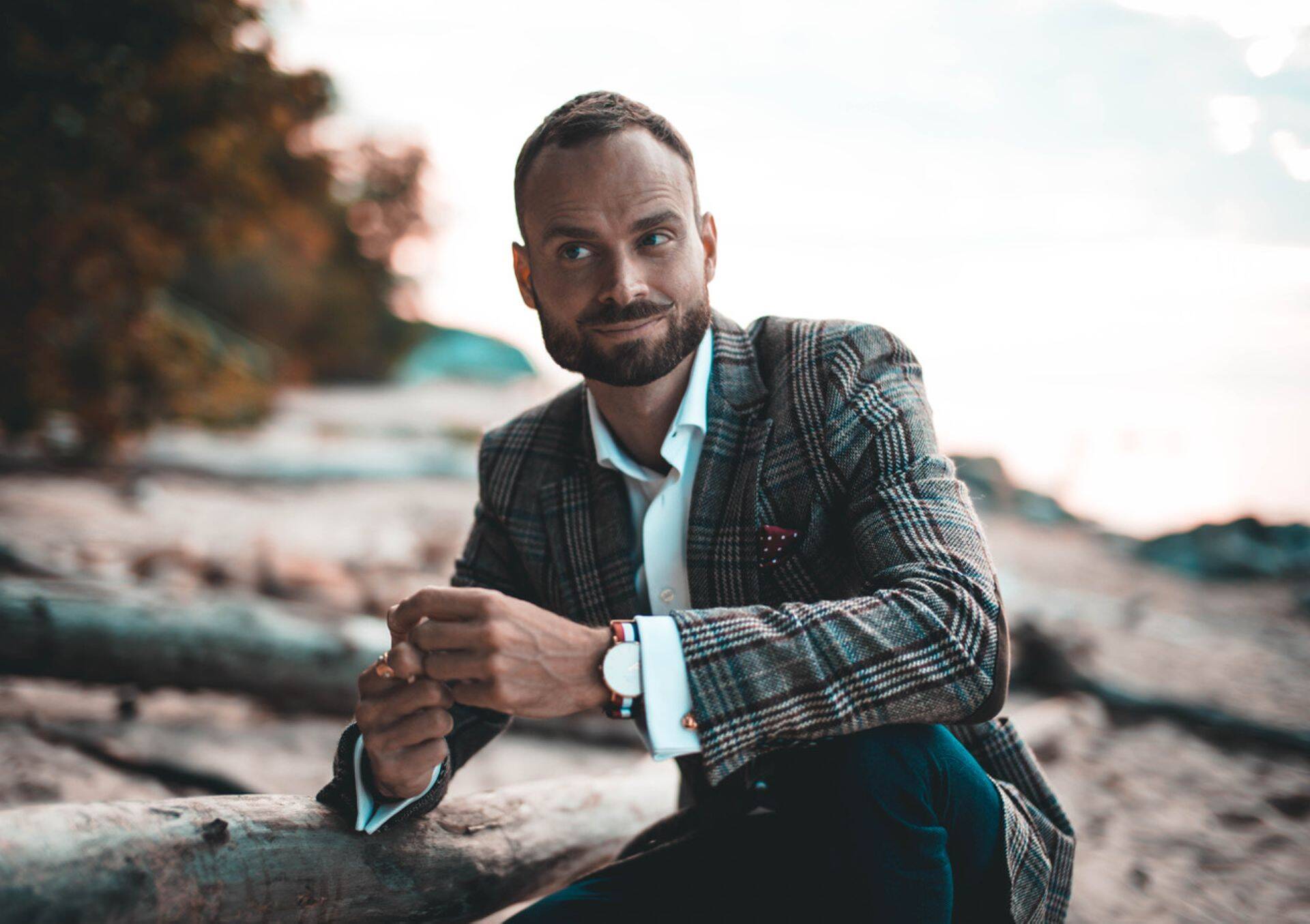 Alar Ojastu on aastate jooksul koolitanud kümneid tuhandeid inimesi.  Osalejate rahulolu tema koolitustega tõi Alar Ojastule 2011. aastal Euroopa kultuuripealinn Tallinn2011 ametliku külalislahkuse koolitaja tiitli.