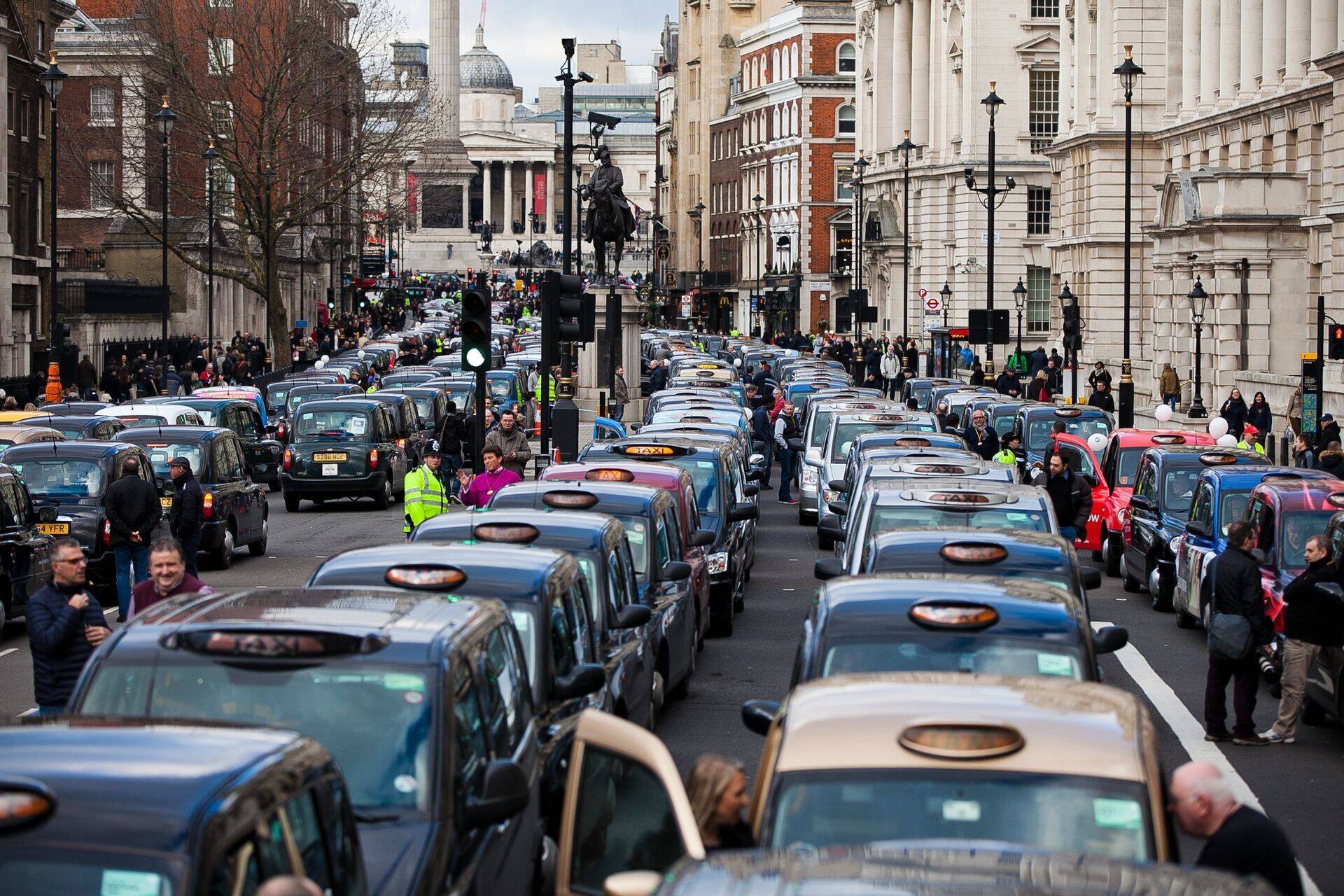 Протест против Uber в Лондоне в 2016 году