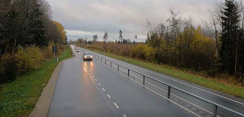 Piirde eemaldamise ja kummipostide paigaldamisega on planeeritud alustada selle aasta suvel sama teelõigu asfaltkatte taastusremondi käigus.