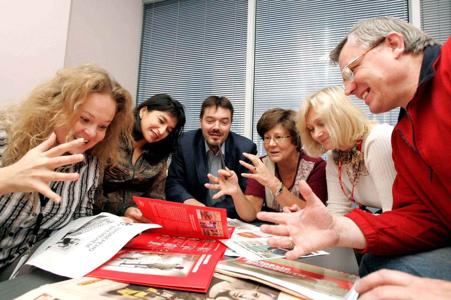 Слева направо: Варвара Прохорова (Языкова), Мира Ким, Аллан Соон, Вера Прохорова, Марина Альтмаа, Виктор Филоненко. 2006 год.