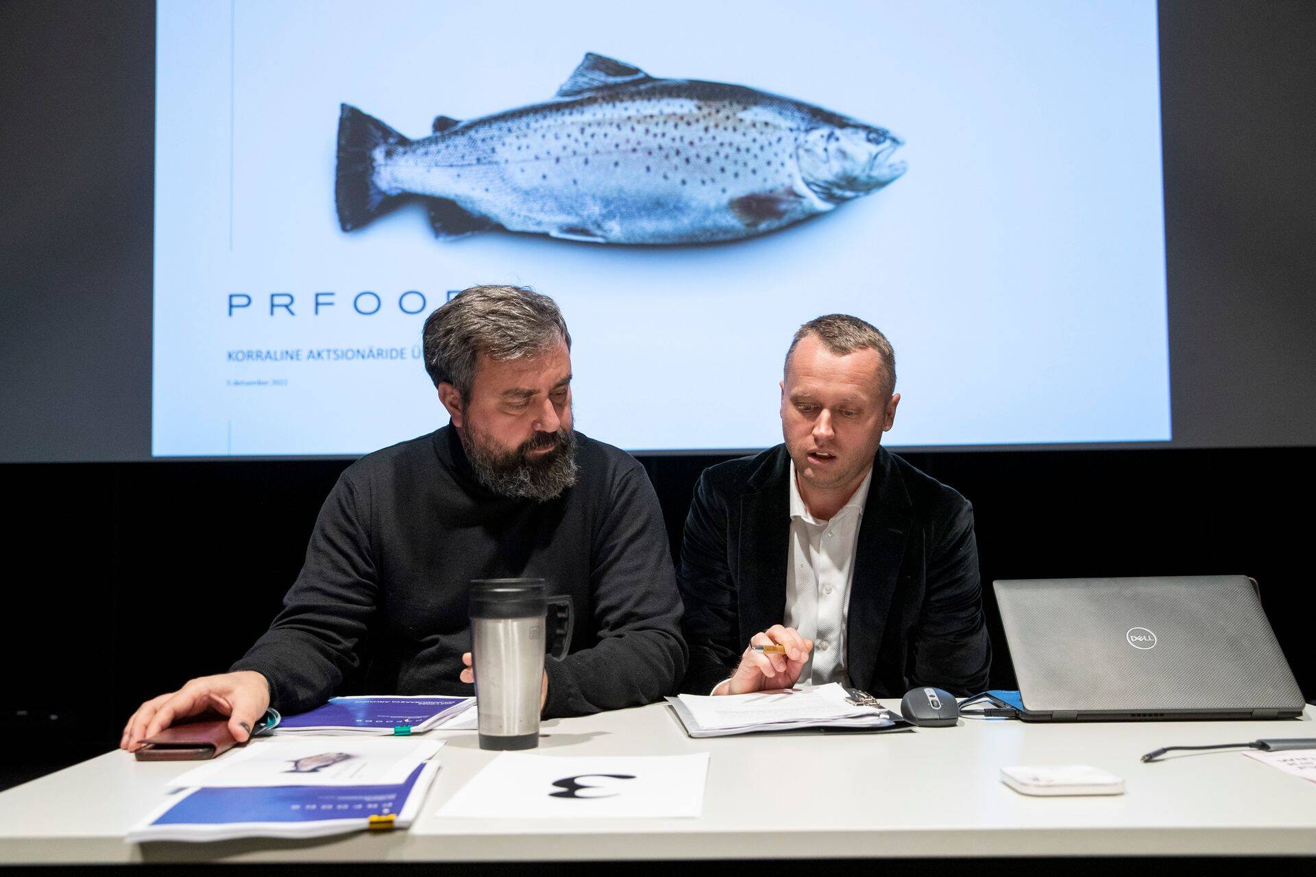 Последнее собрание акционеров PRFoods состоялось в декабре прошлого года. Тогда глава компании Индрек Касела (слева) рассказывал акционерам, почему прошлый год компания закончила с убытком.
