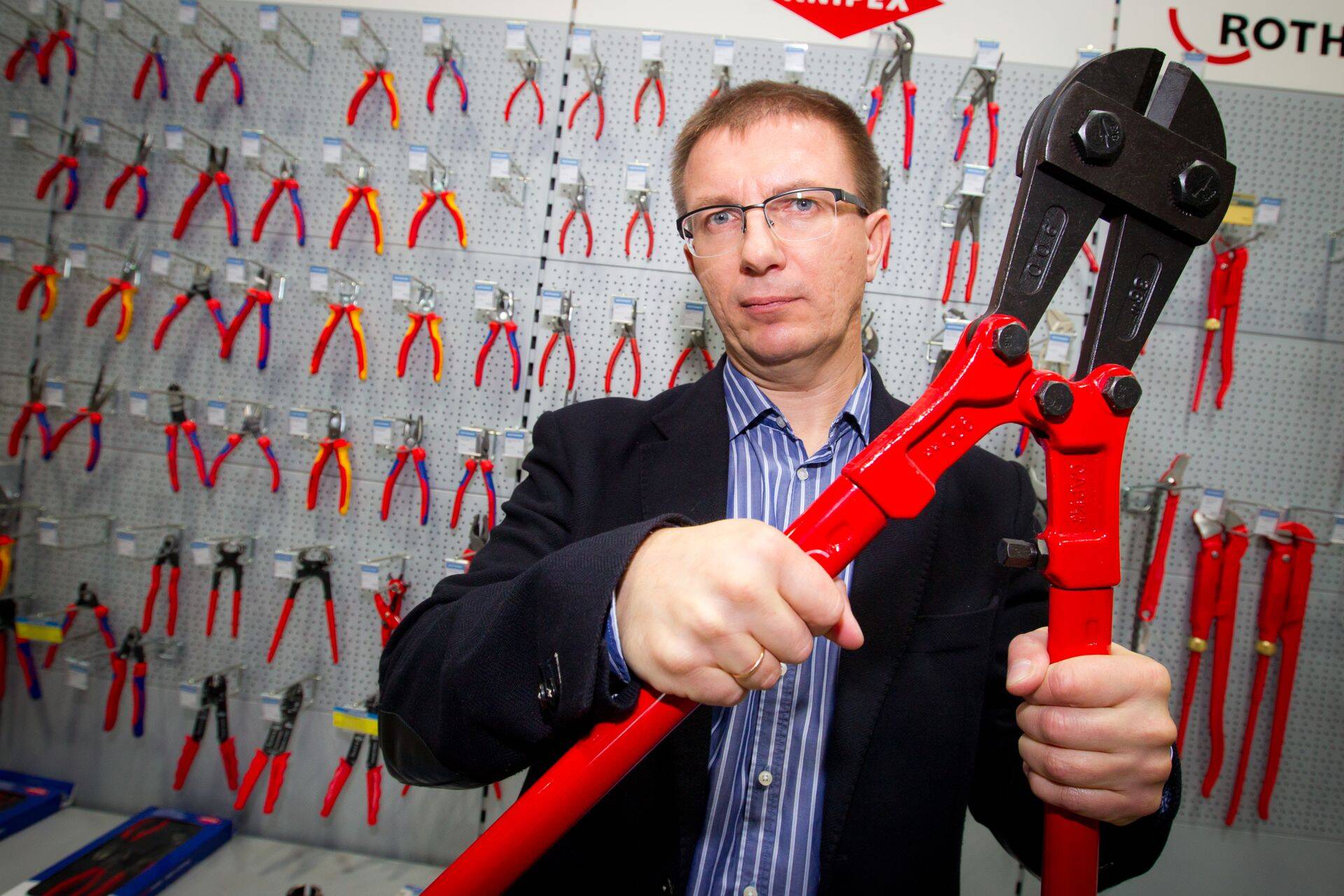 Stokkeri tegevdirektori Priit Printsi sõnul soovib Stokker laiendada teenuseid masinate järelhoolduse valdkonnas, mistõttu on metsa- ja aiatehnika varuosade müügiga tegelev Teräosa OY selles vallas kompententne partner.