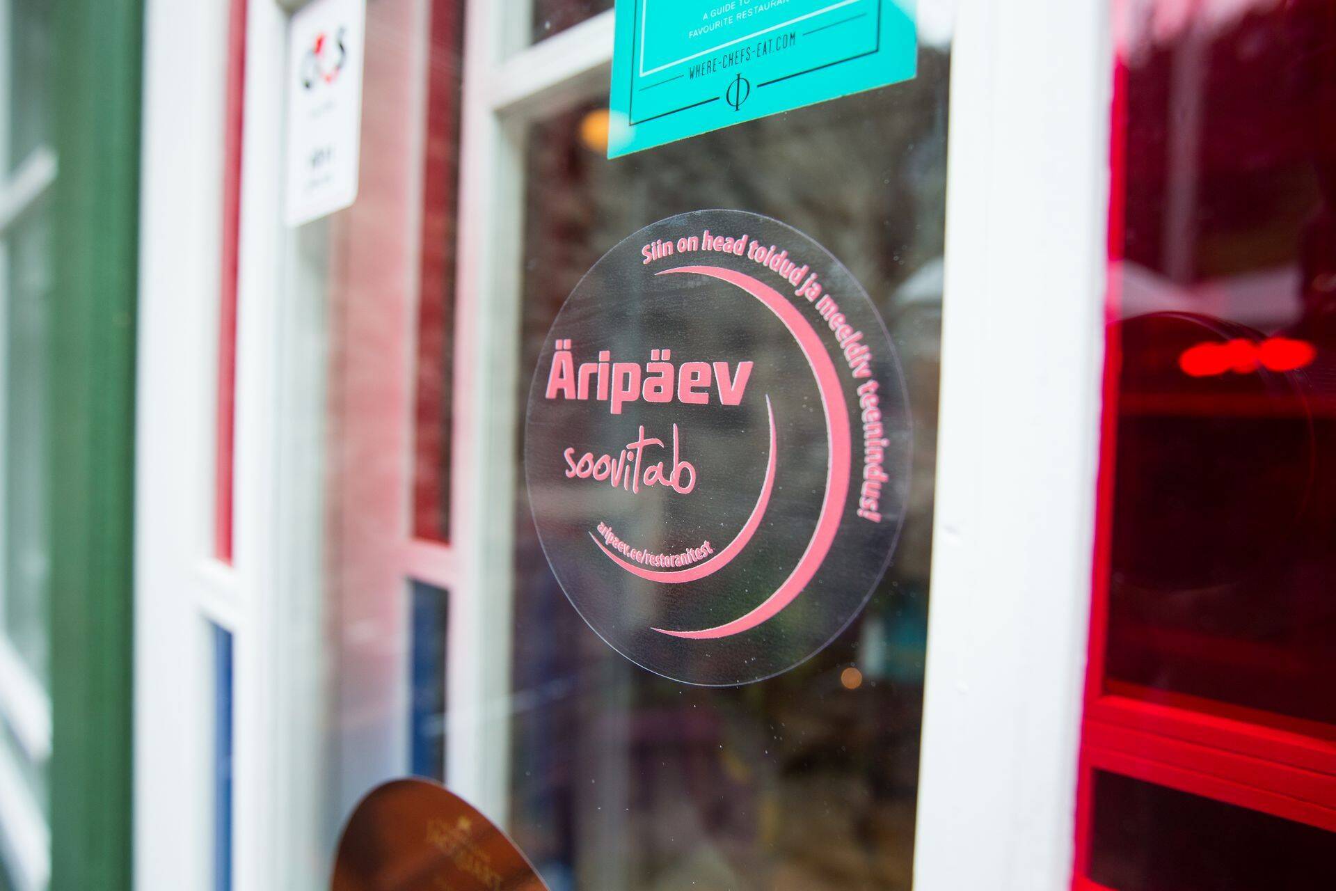 Äripäeva restoranikriitikult vähemalt 25 punkti teeninud toidukohad saavad kleebise, millega oma headust klientidele näidata.