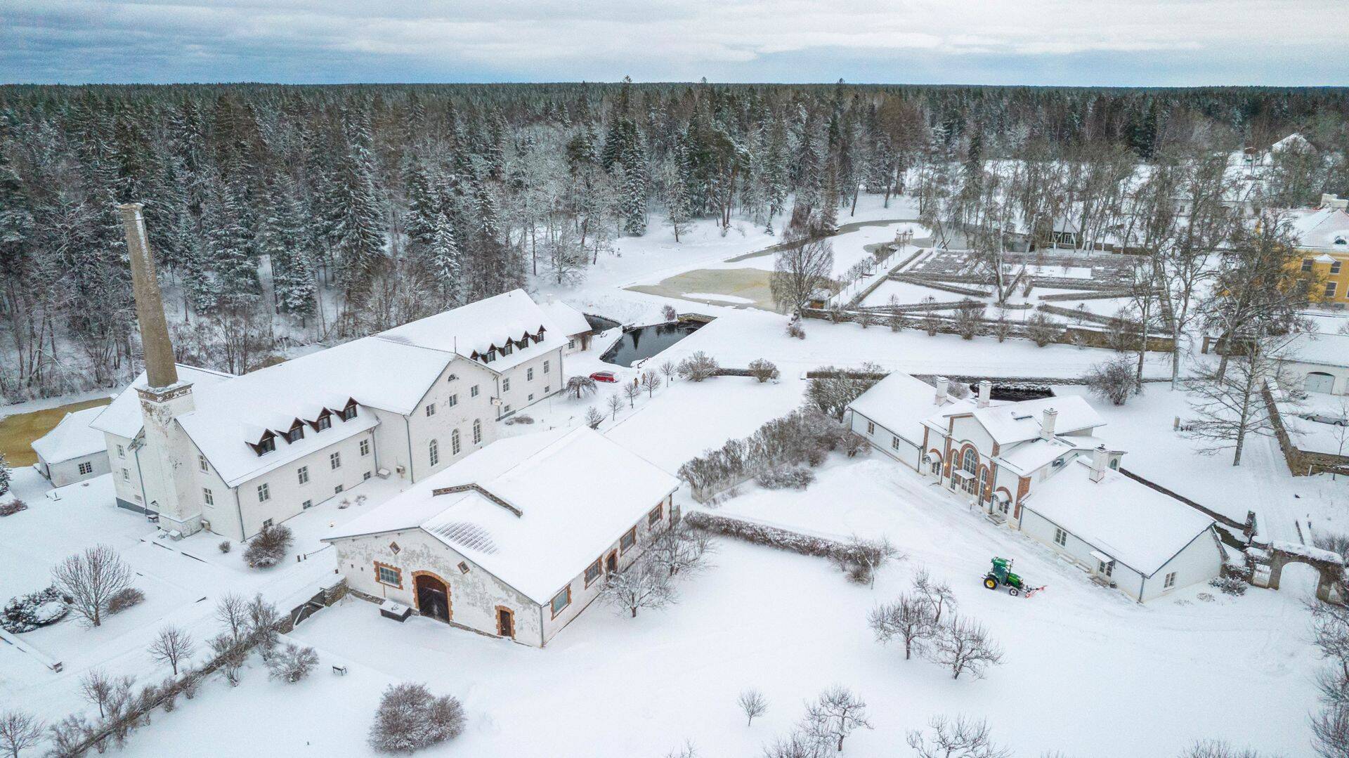Üks uue restorani nimeidee tulenes ka viinavabriku korstnast, mis on 33 meetrit kõrge.