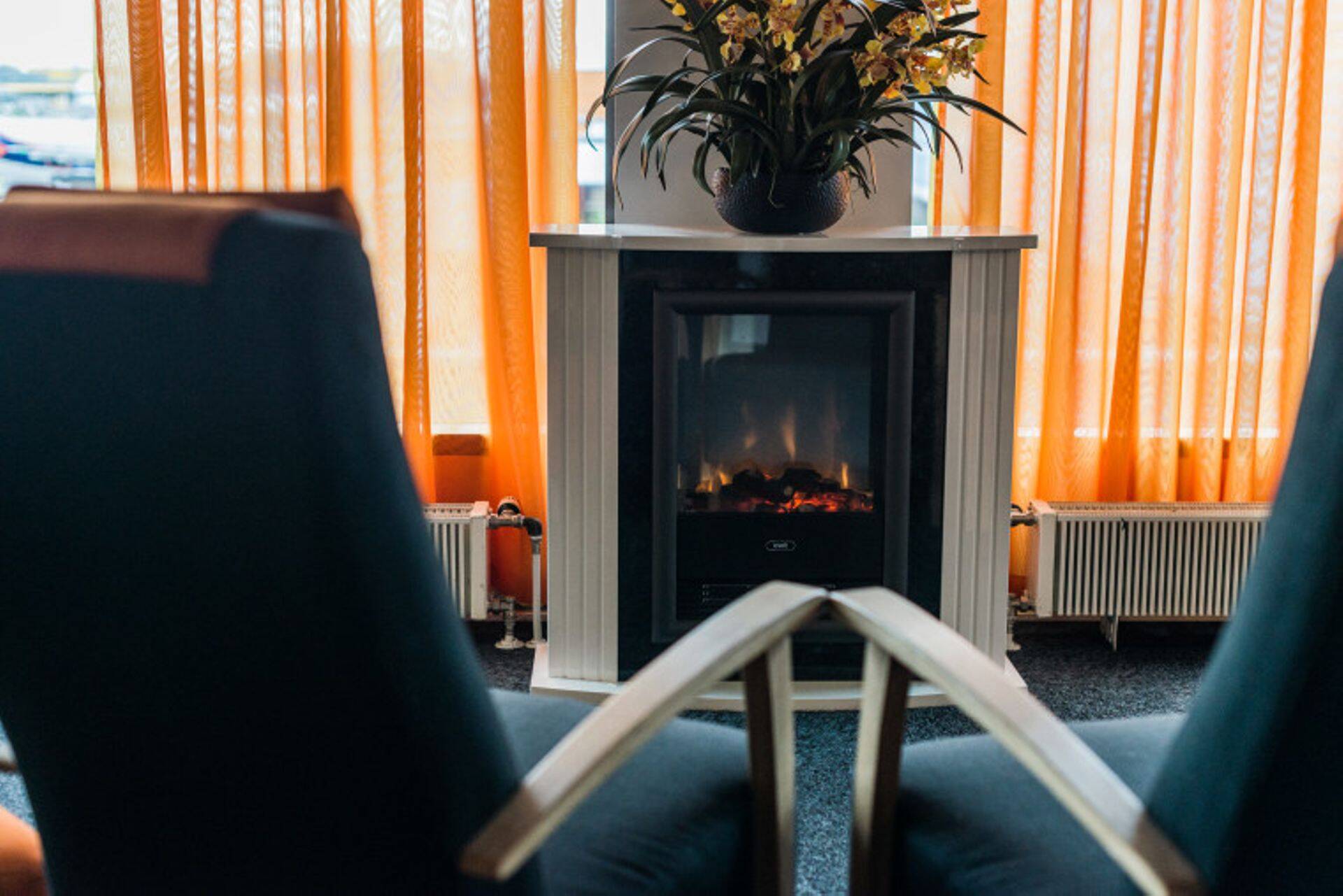 Kamin Tallinna Lennujaama äriklassi lounge'is.