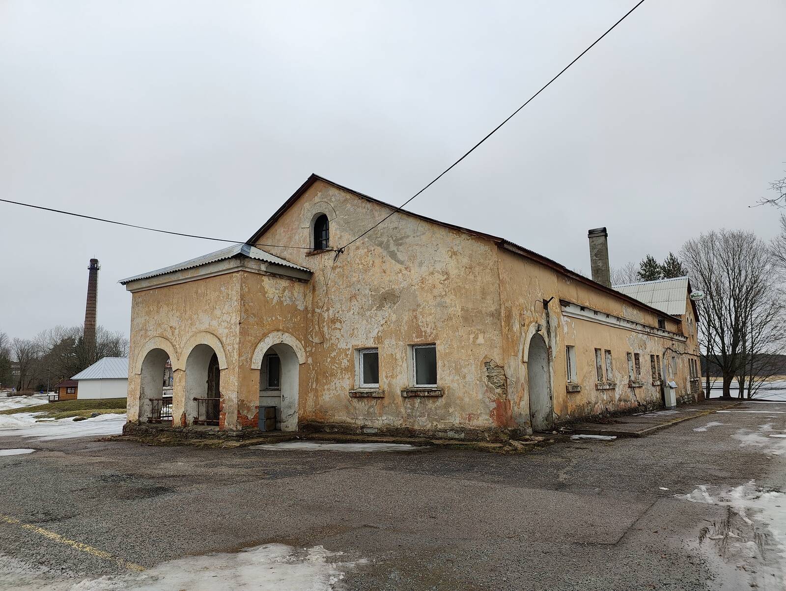 Общественная баня Нарва-Йыэсуу требует еще значительных инвестиций, но уже не разрушается.