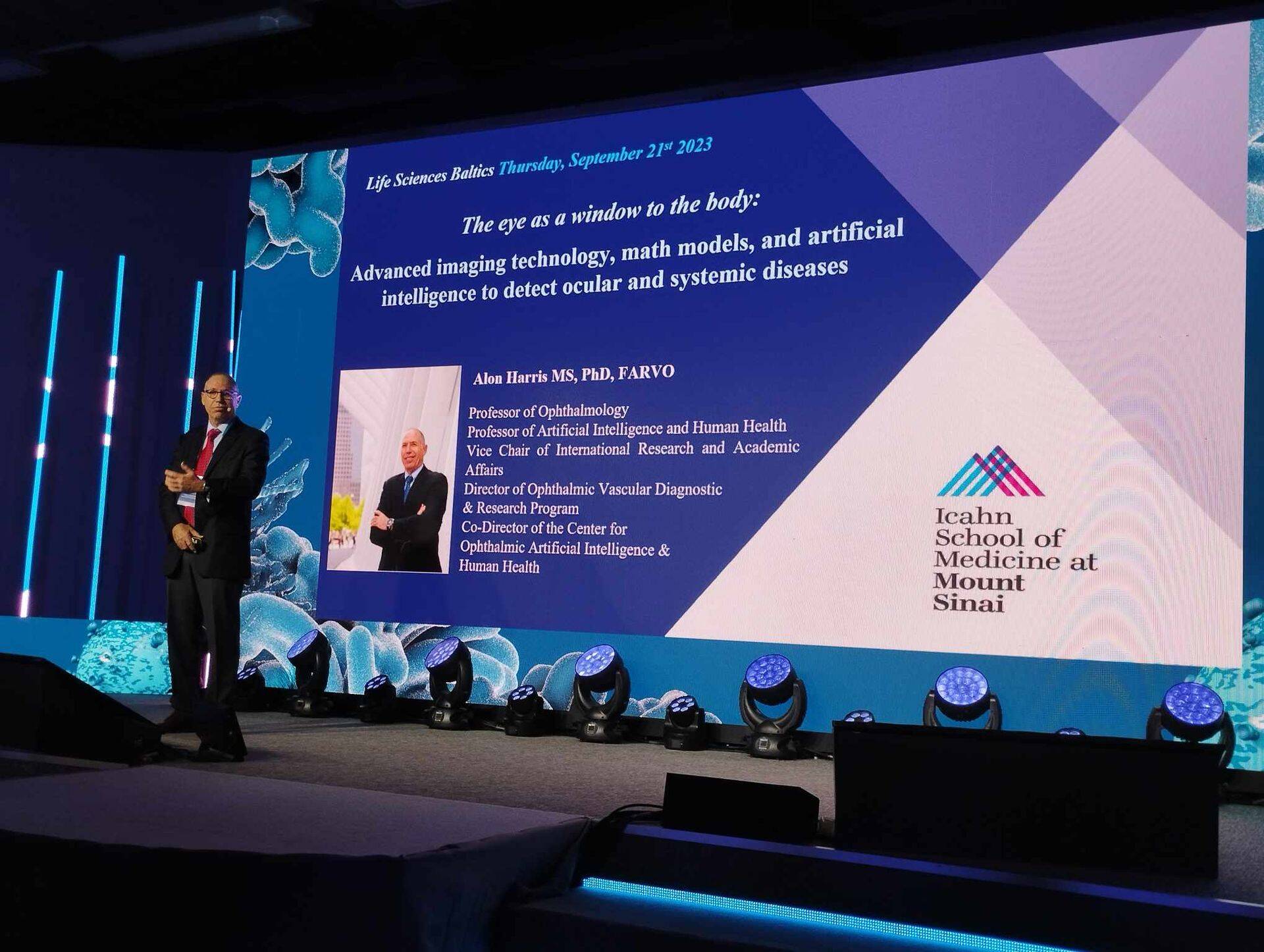 Fotol: USA oftalmoloogiaprofessor Alon Harris Leedus toimunud "Life Sciences Baltics" konverentsil loengut pidamas.