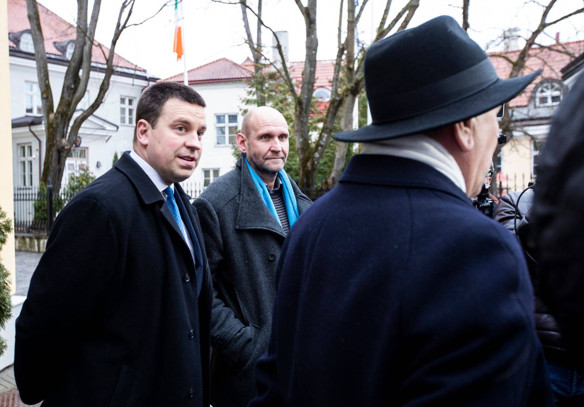 Keskerakonna juht Jüri Ratas (vasakul) usub, et parim võimalus valitsusse pääseda on kolmikliidus Isamaa ja EKREga.