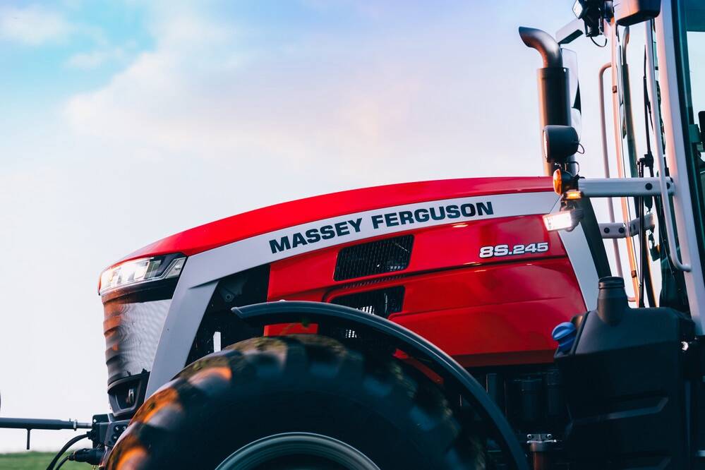 Võimsa, samas ökonoomse mootoriga nutikas ja ergonoomiline traktor MS 8S.