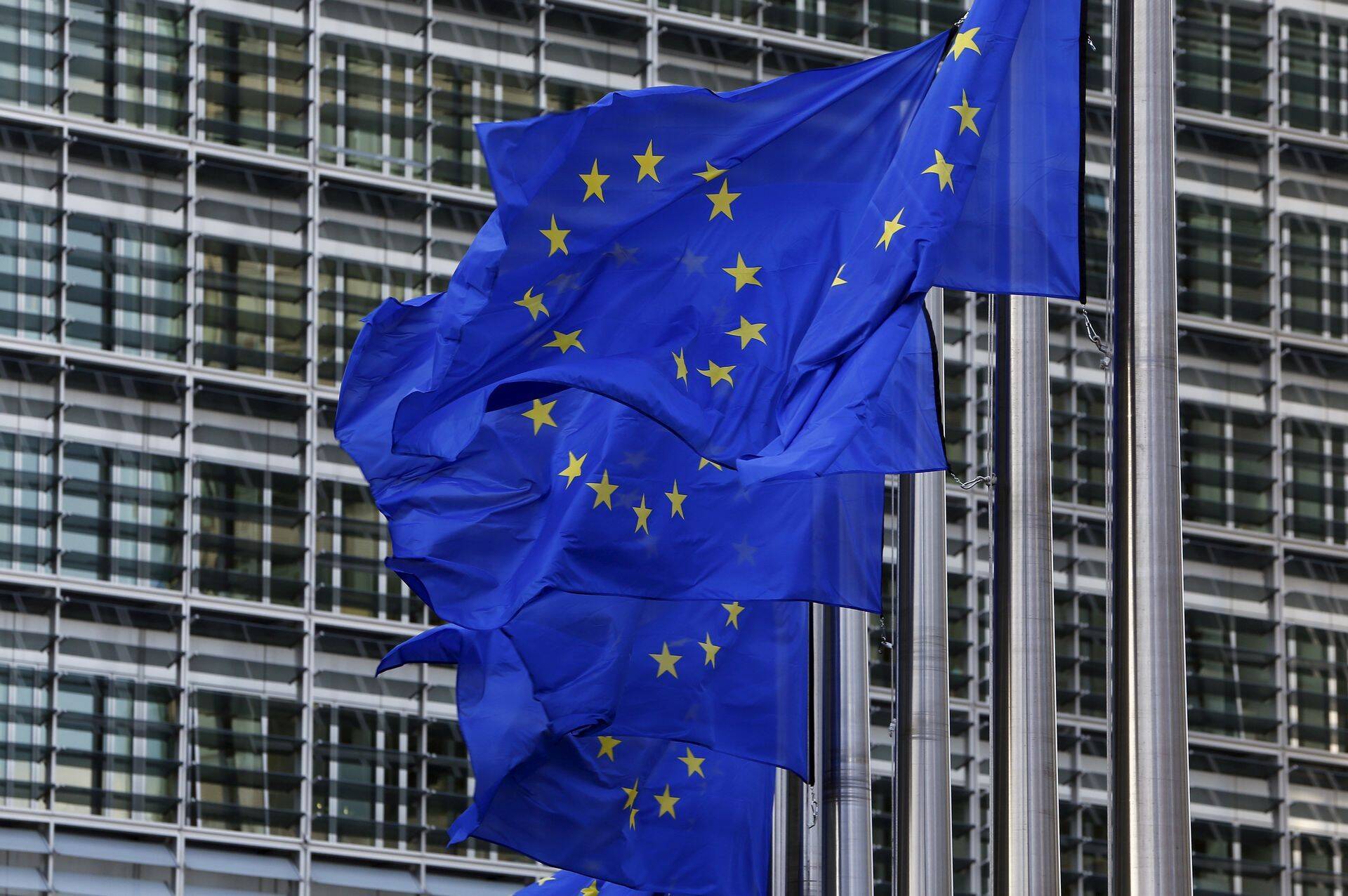 Euroopa Liidu lipud Euroopa Komisjoni hoone ees.