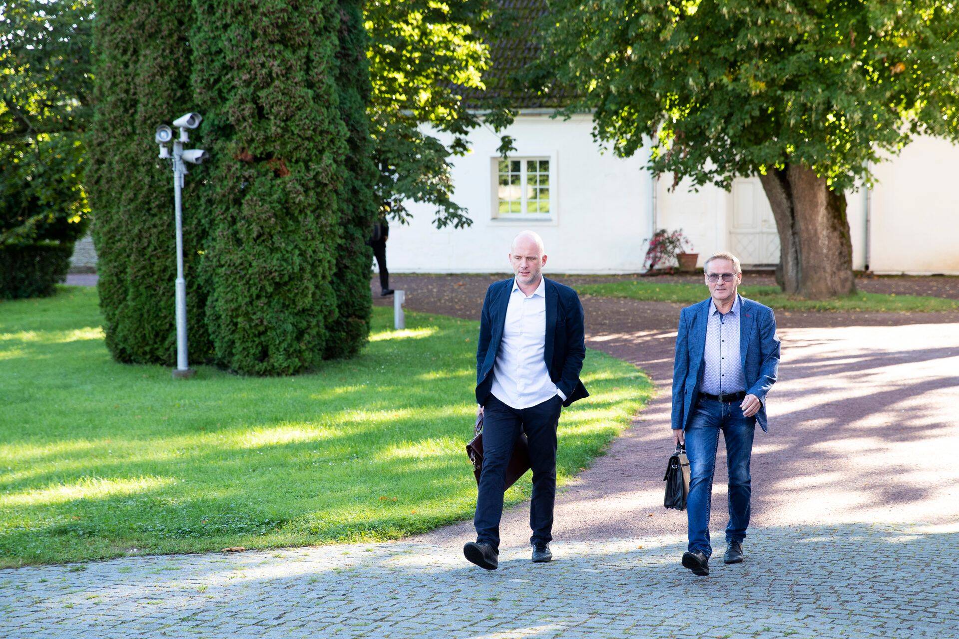 Riigihalduse minister Jaak Aab (paremal) algatas maa korralise hindamise.
