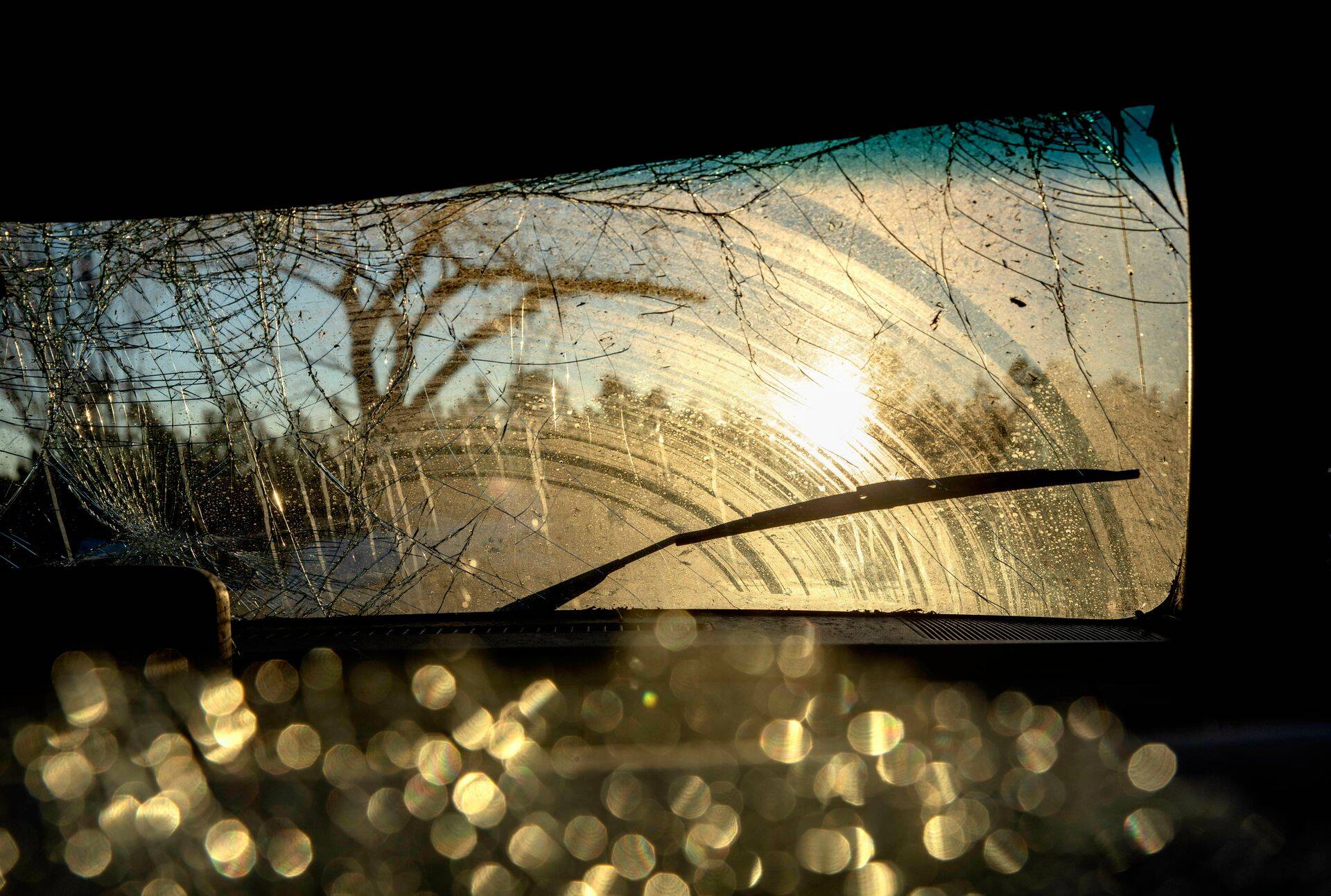 Määrdunud esiklaas ja ere kevadpäike on ohtlik kooslus.