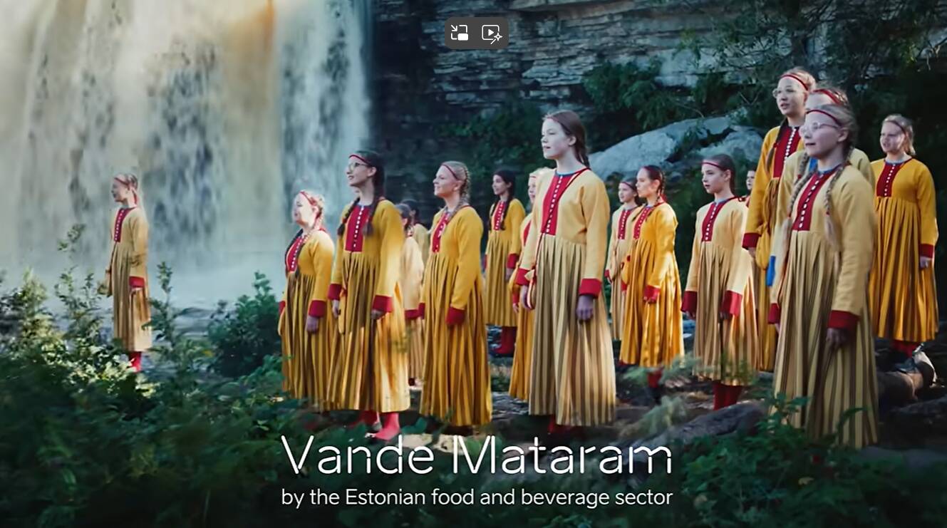 Aarne Saluveri ETV Tütarlastekoor esitamas laulu „Vande Mataram“