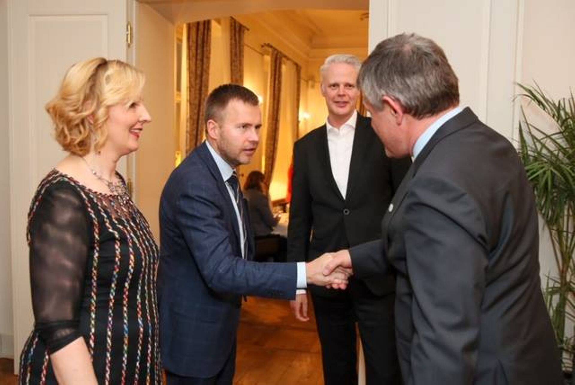 Ettevõtlusminister Rene Tammist õhtusöök-seminaril investoritega.