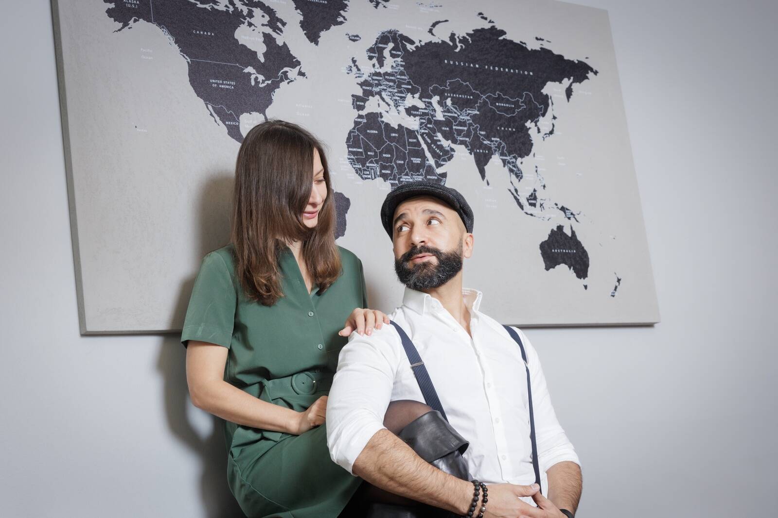 Eestlanna Kristina ja Alžeeriast pärit Wacyl jätsid koduse Pariisi seljataha ning kolisid aasta tagasi Tallinna. “Minu jaoks oli üks ajend, et ma ei tahtnud enam elada sellises suures linnas nagu Pariis. Tahtsin reisida ja põhiliseks koduks rahulikumat kohta. Filmitööstus tähendanuks elu lõpuni suurlinnaelu,” võrdleb Kristina kahte väga erinevat linna.